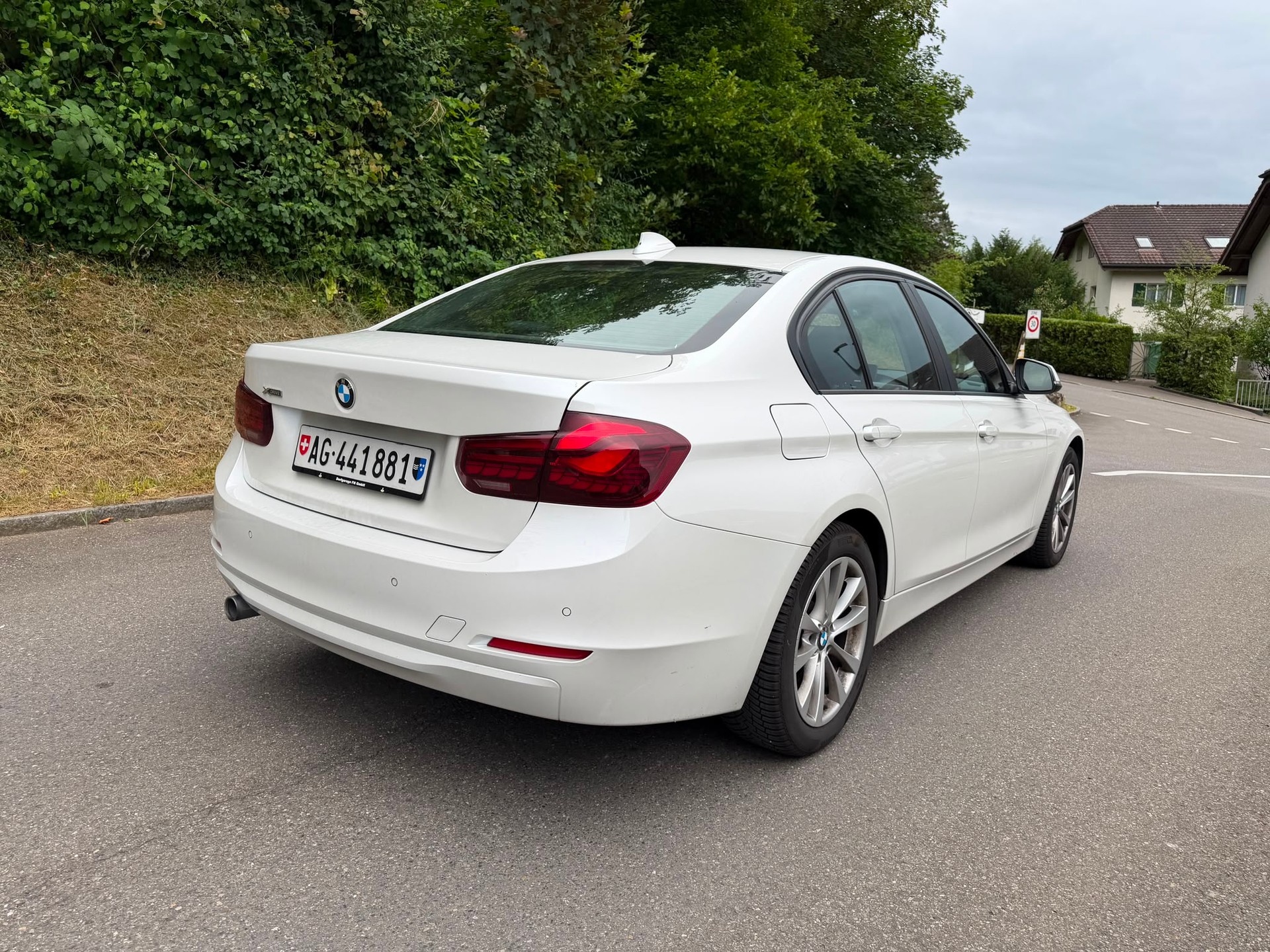 BMW 320d xDrive-image-2