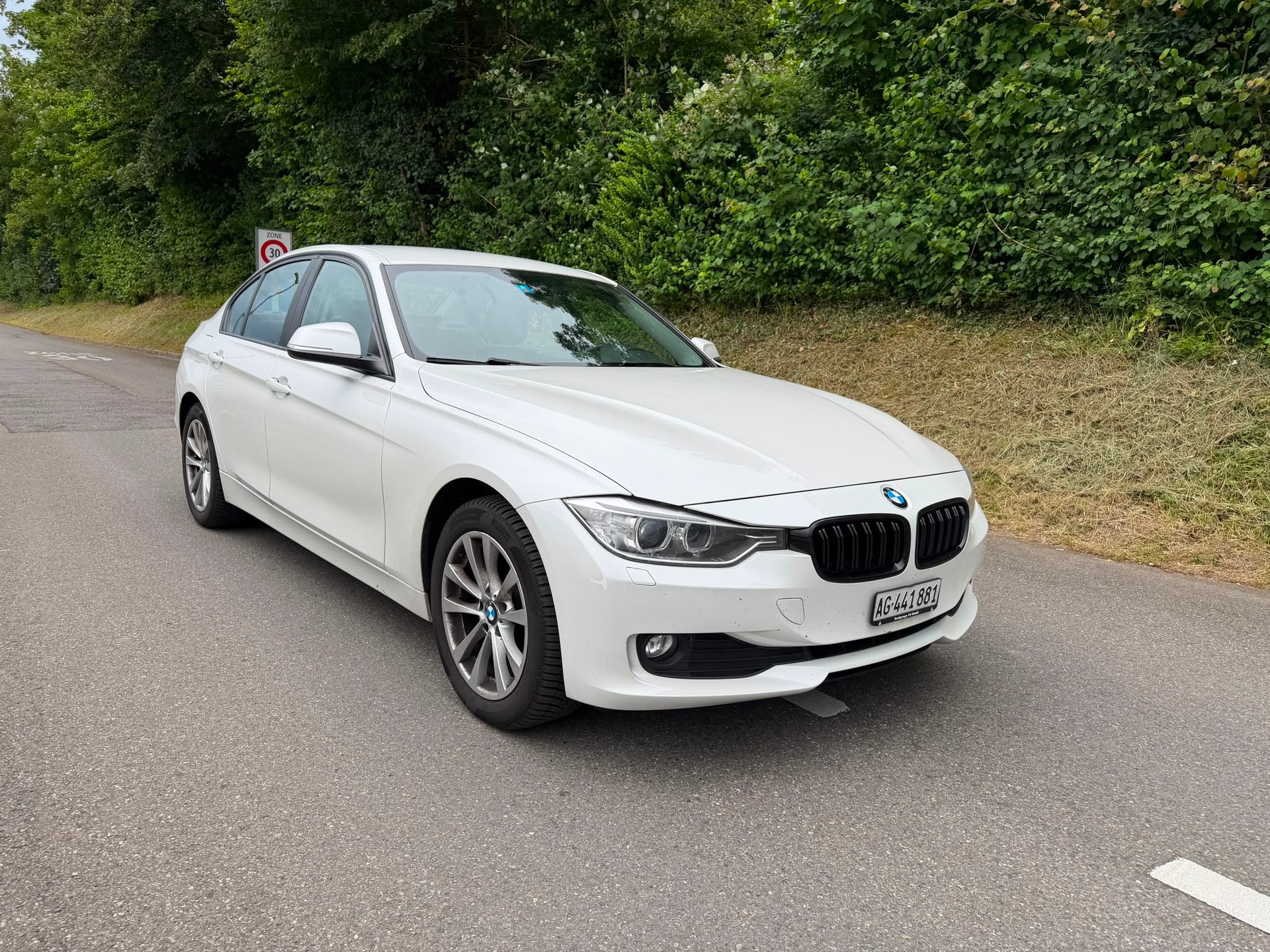 BMW 320d xDrive-image-1