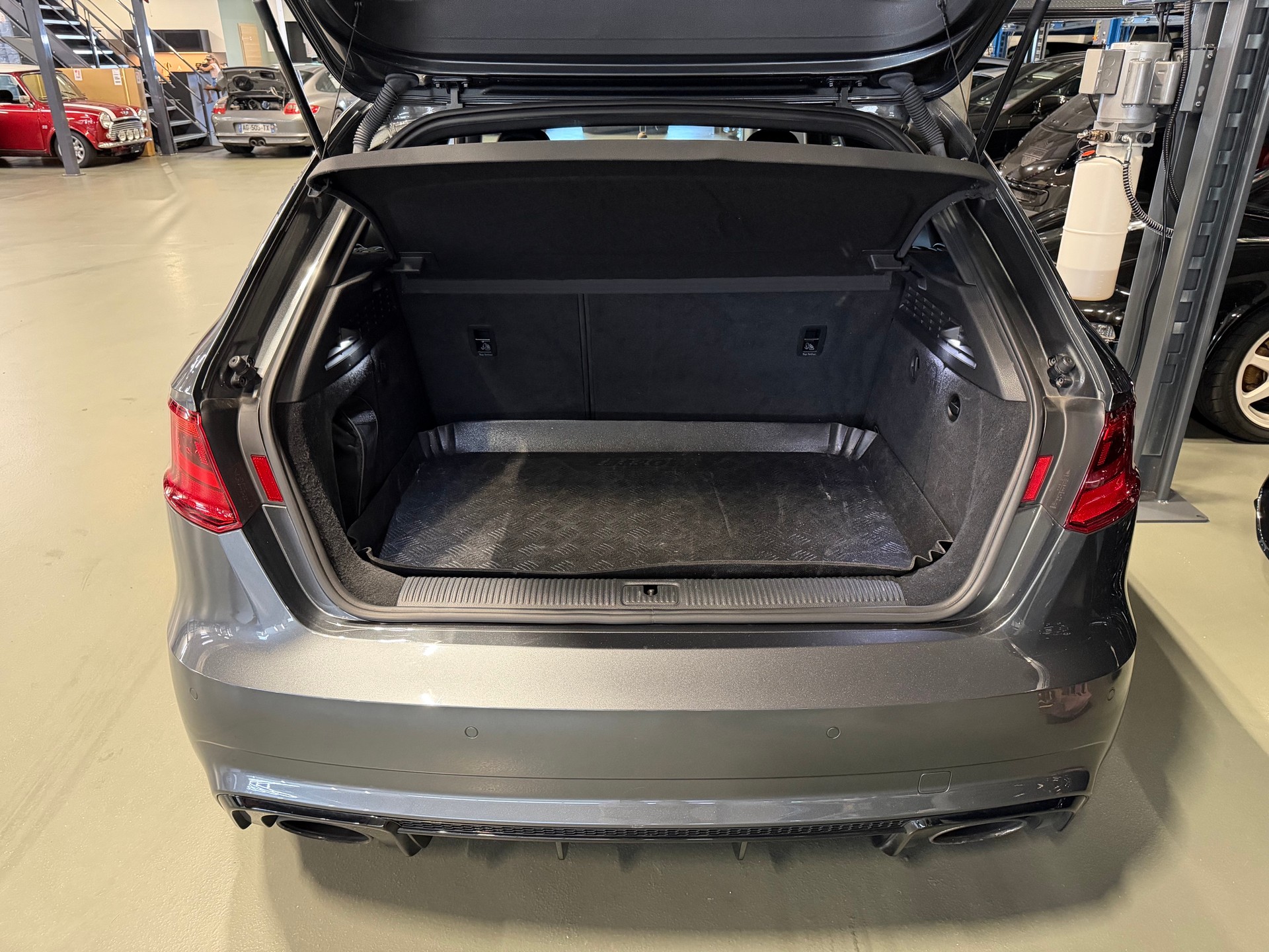 AUDI RS3 2.5 TSI quattro S-tronic-image-4