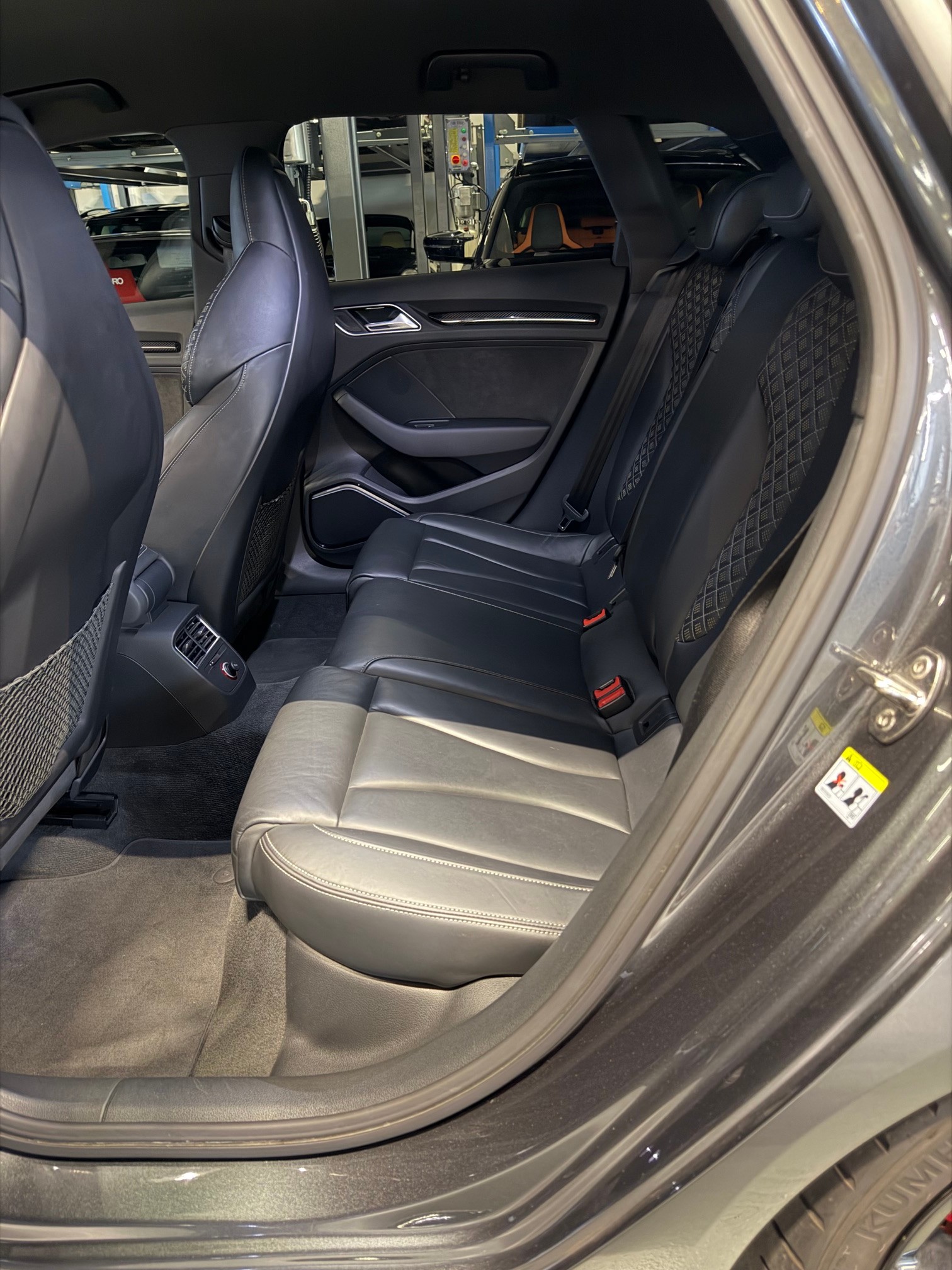 AUDI RS3 2.5 TSI quattro S-tronic-image-10