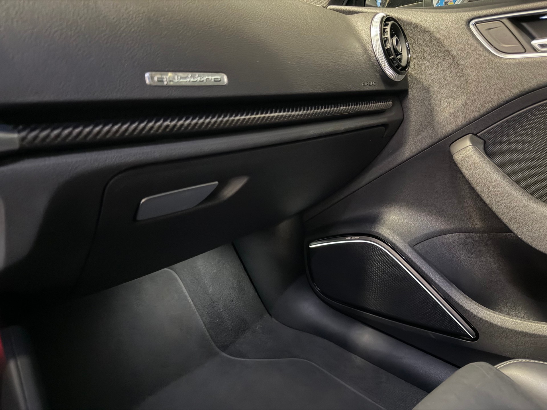 AUDI RS3 2.5 TSI quattro S-tronic-image-11