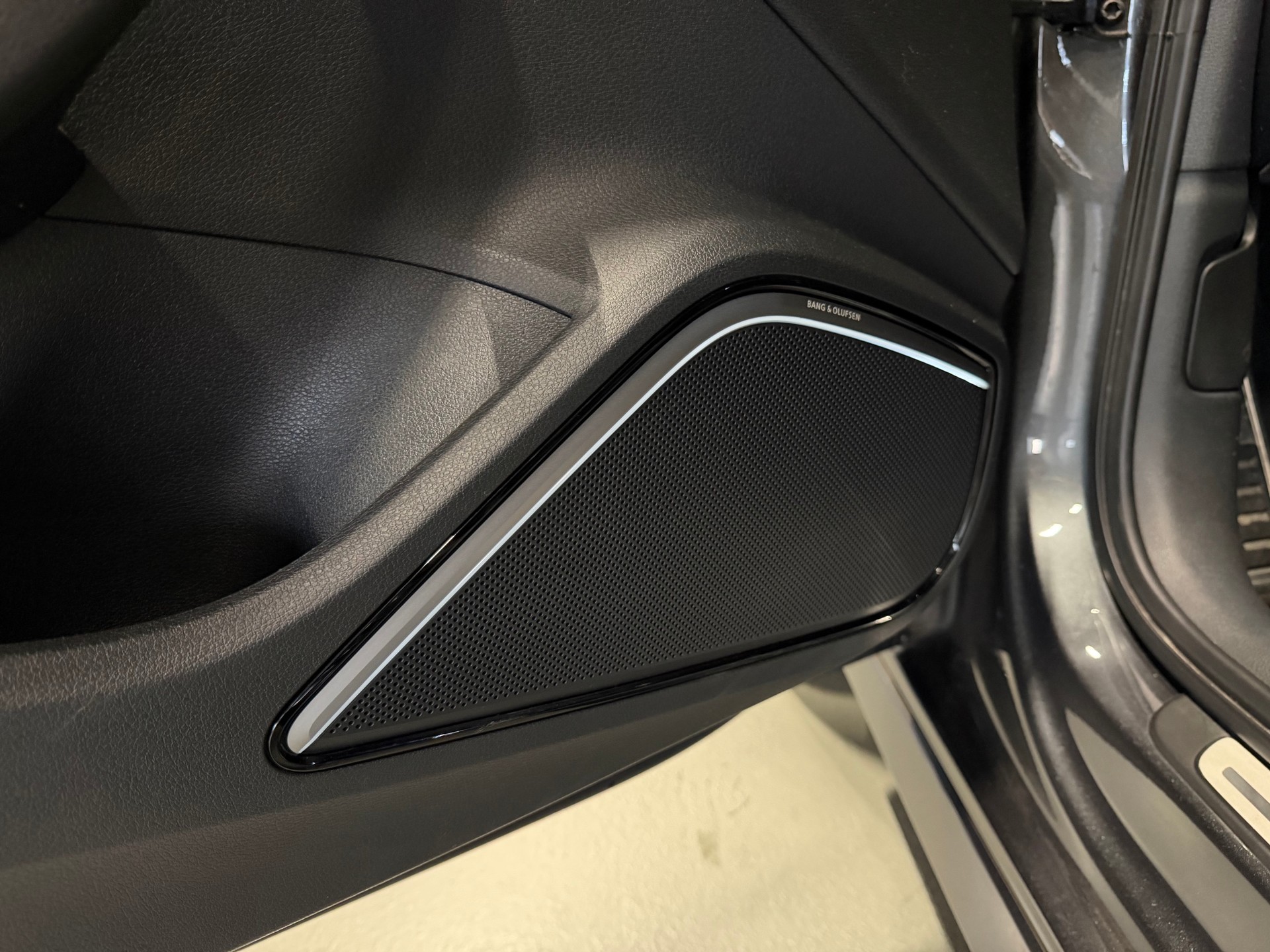 AUDI RS3 2.5 TSI quattro S-tronic-image-12