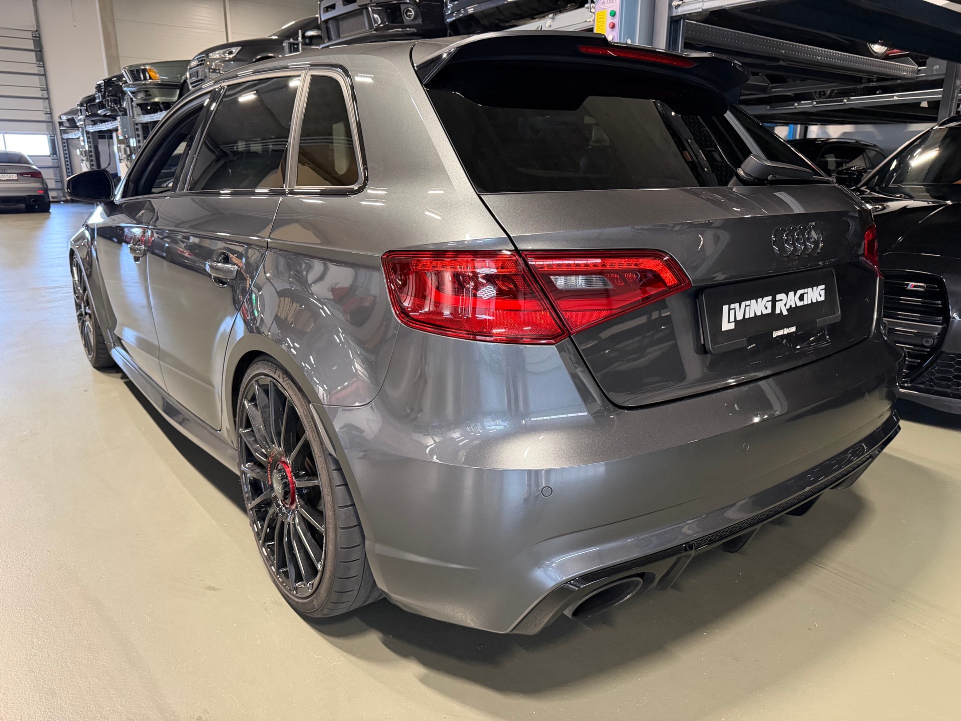 AUDI RS3 2.5 TSI quattro S-tronic-image-2