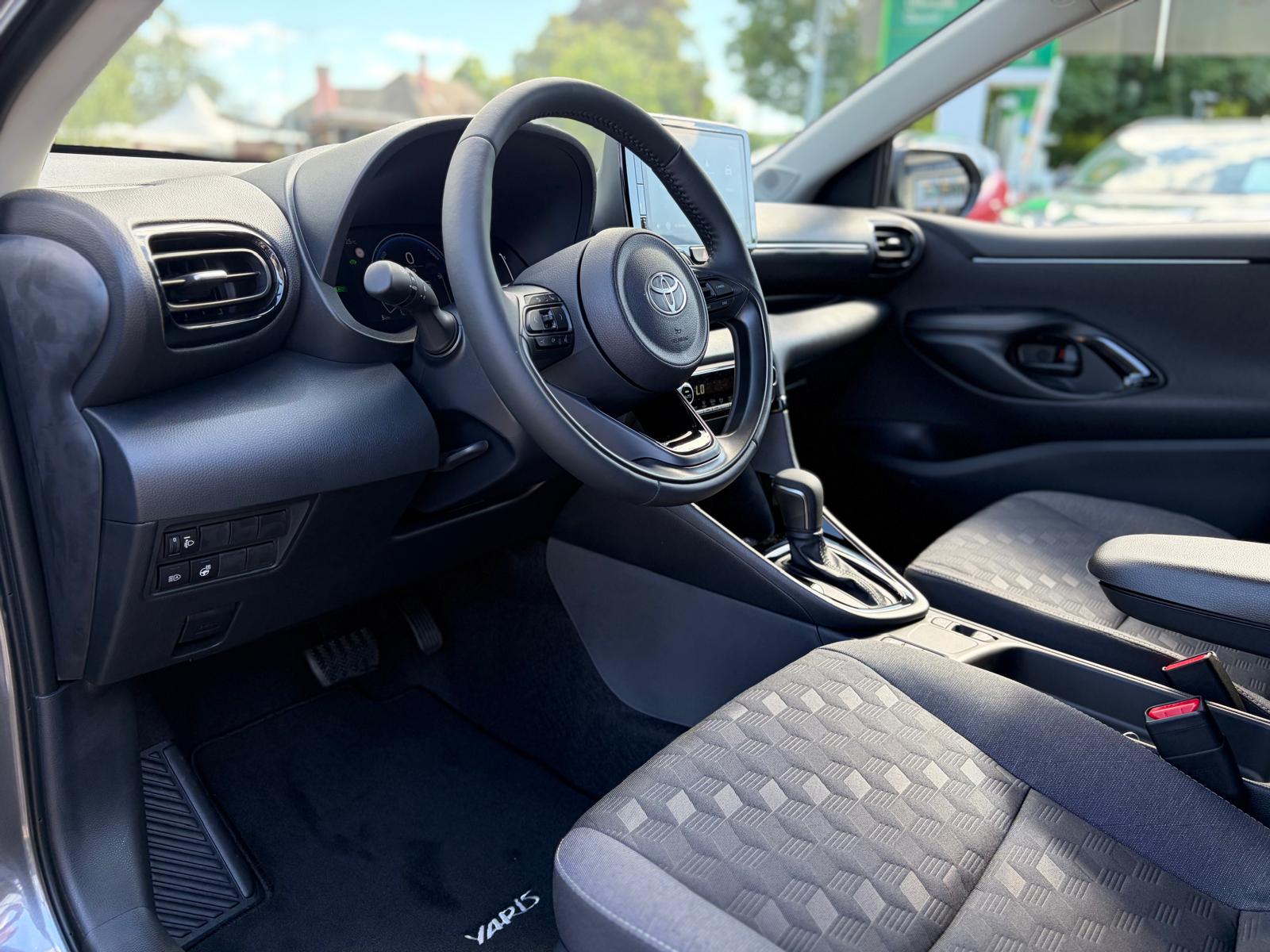 TOYOTA Yaris 1.5 Trend e-CVT-image-8