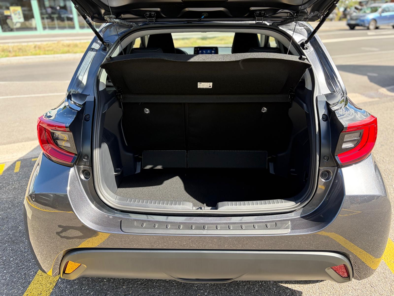 TOYOTA Yaris 1.5 Trend e-CVT-image-11