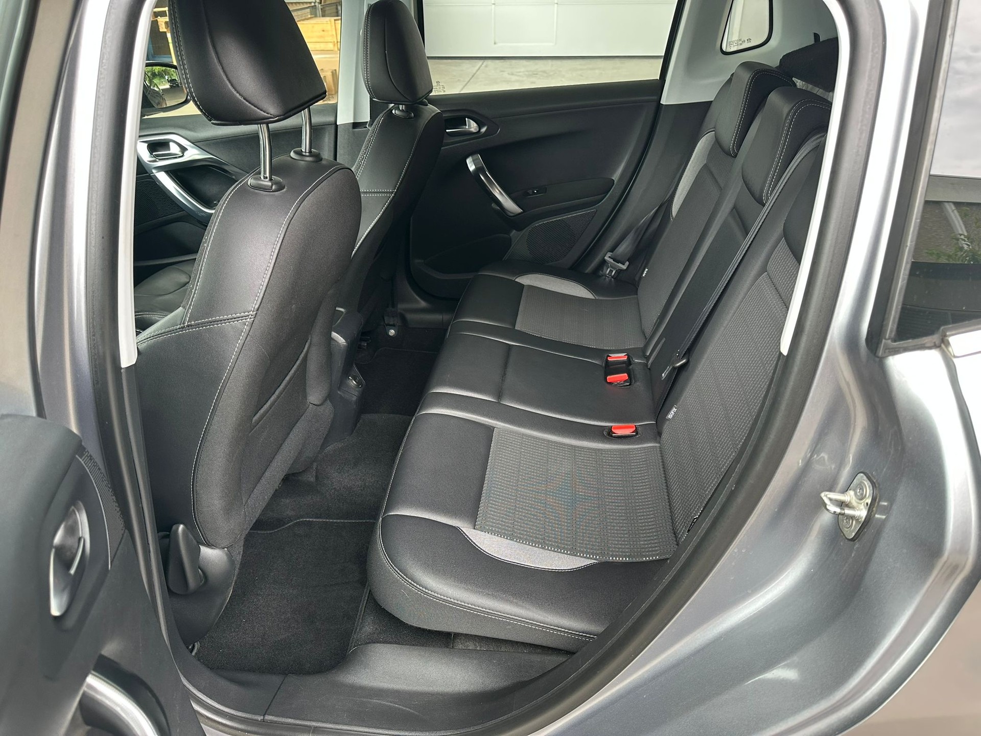 PEUGEOT 2008 1.6 VTI Allure Automatic-image-7