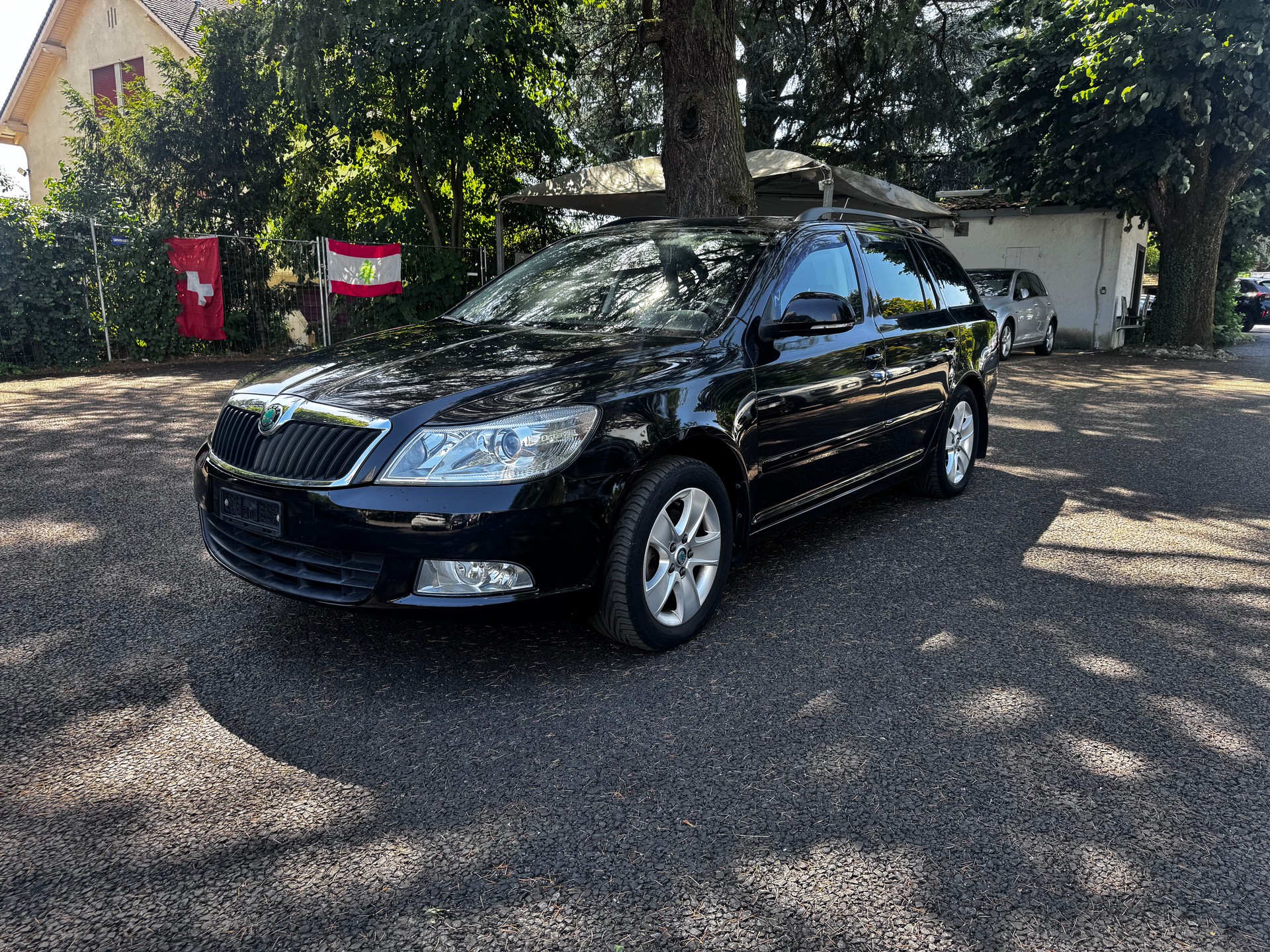 SKODA Octavia Combi 1.8 TSI Laurin & Klement DSG-image-0