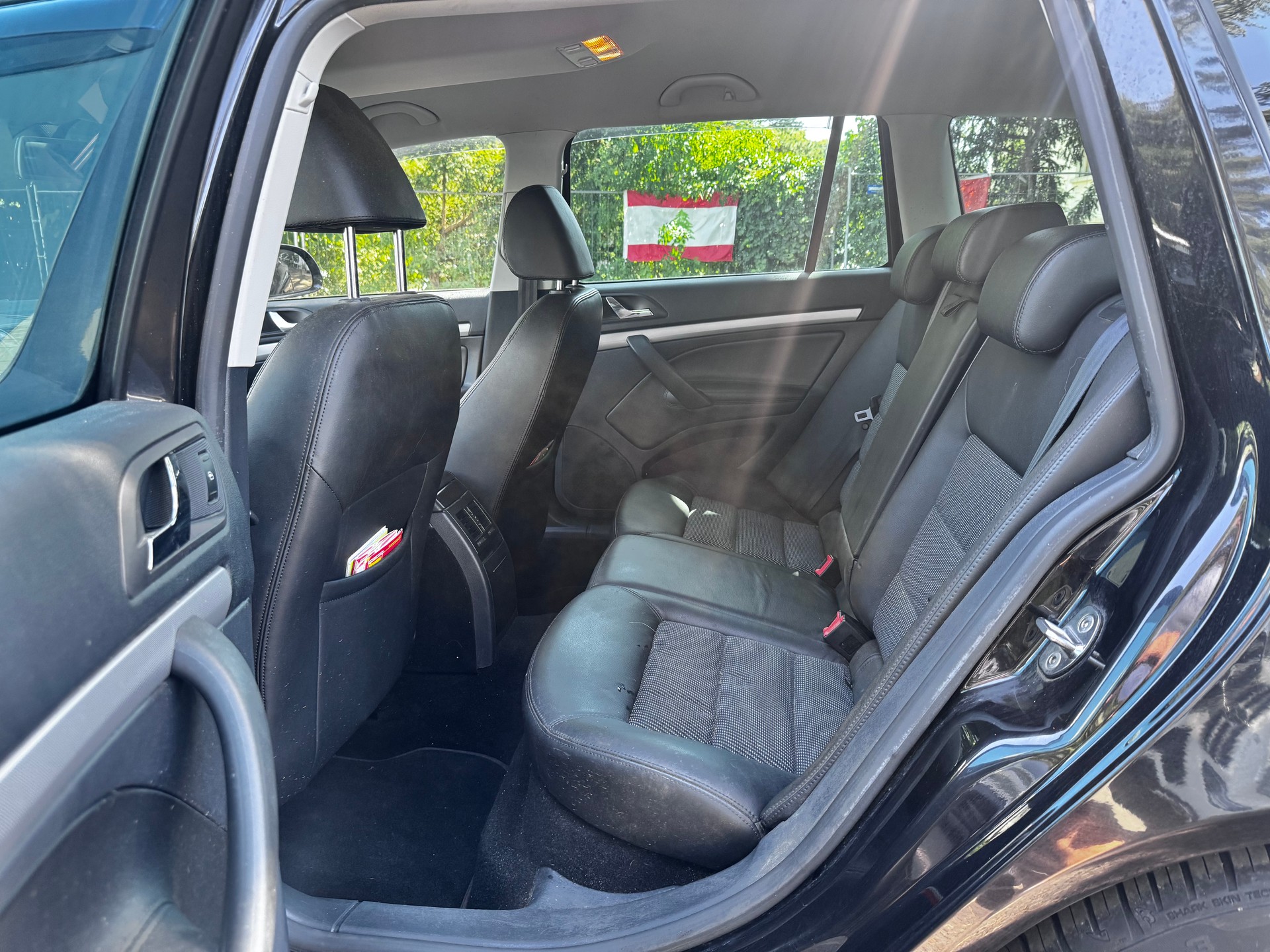 SKODA Octavia Combi 1.8 TSI Laurin & Klement DSG-image-4