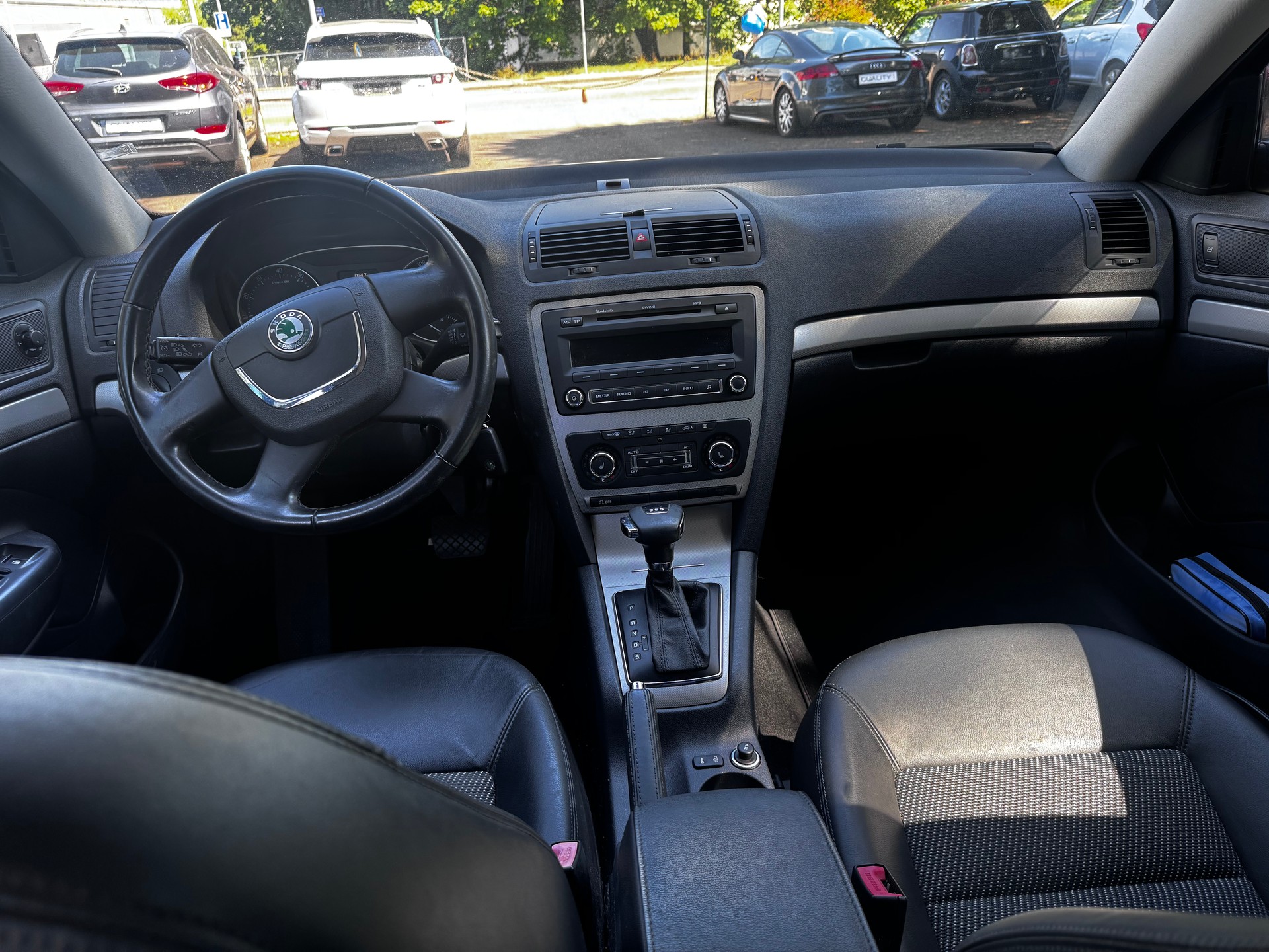 SKODA Octavia Combi 1.8 TSI Laurin & Klement DSG-image-3