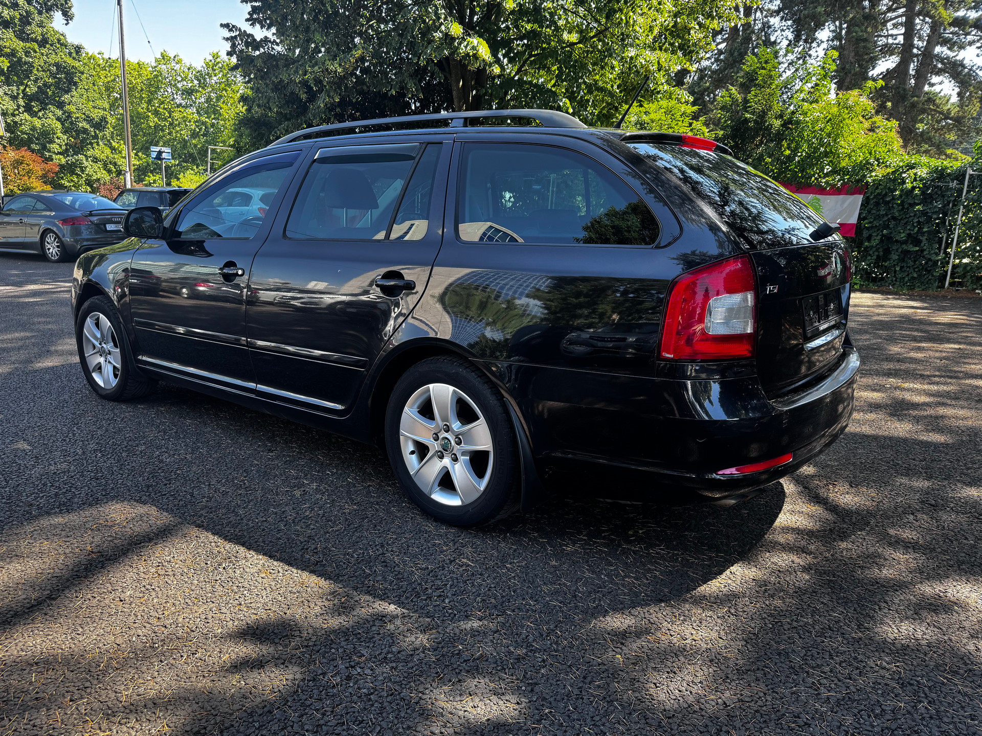 SKODA Octavia Combi 1.8 TSI Laurin & Klement DSG-image-2