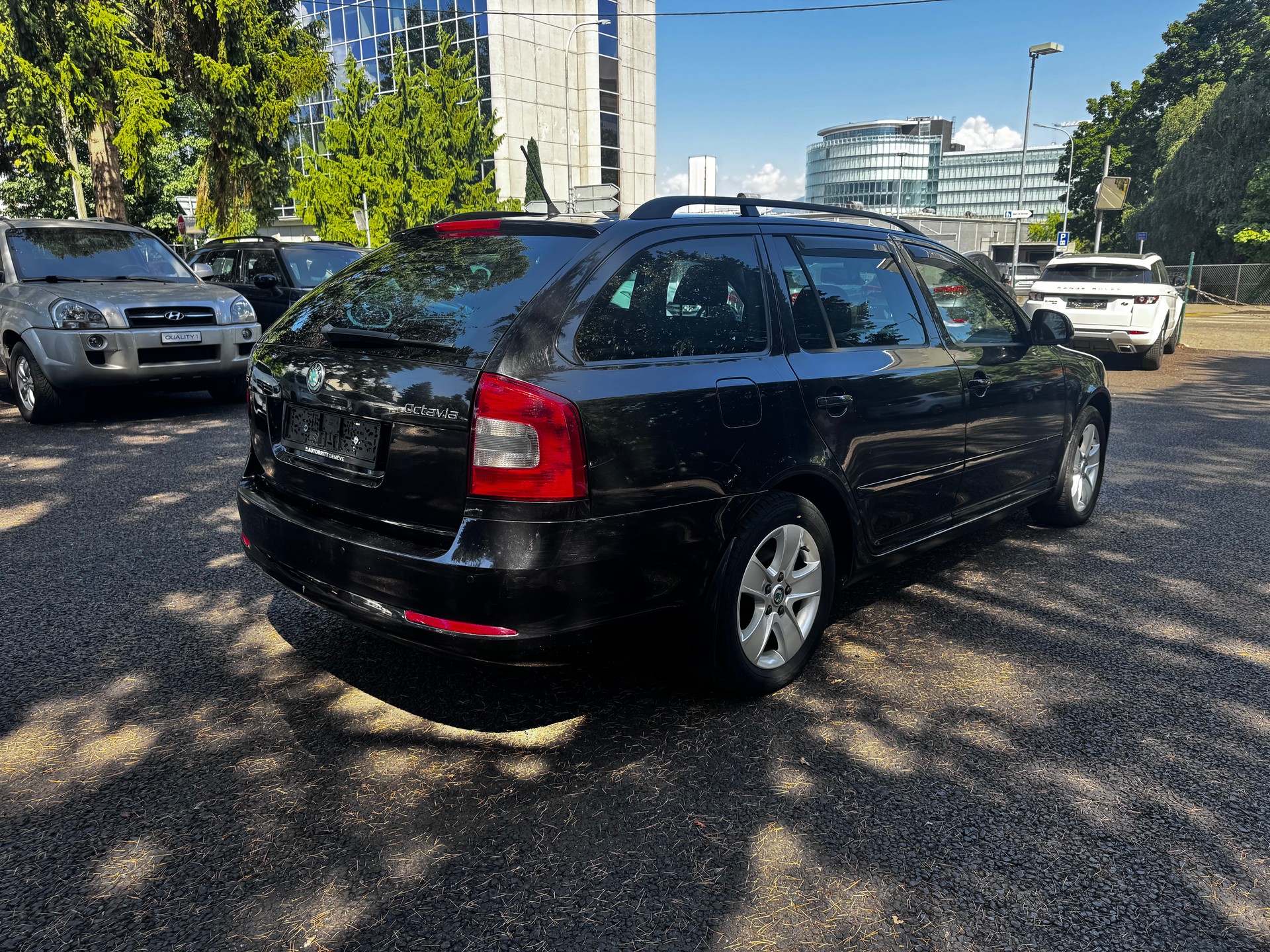 SKODA Octavia Combi 1.8 TSI Laurin & Klement DSG-image-1