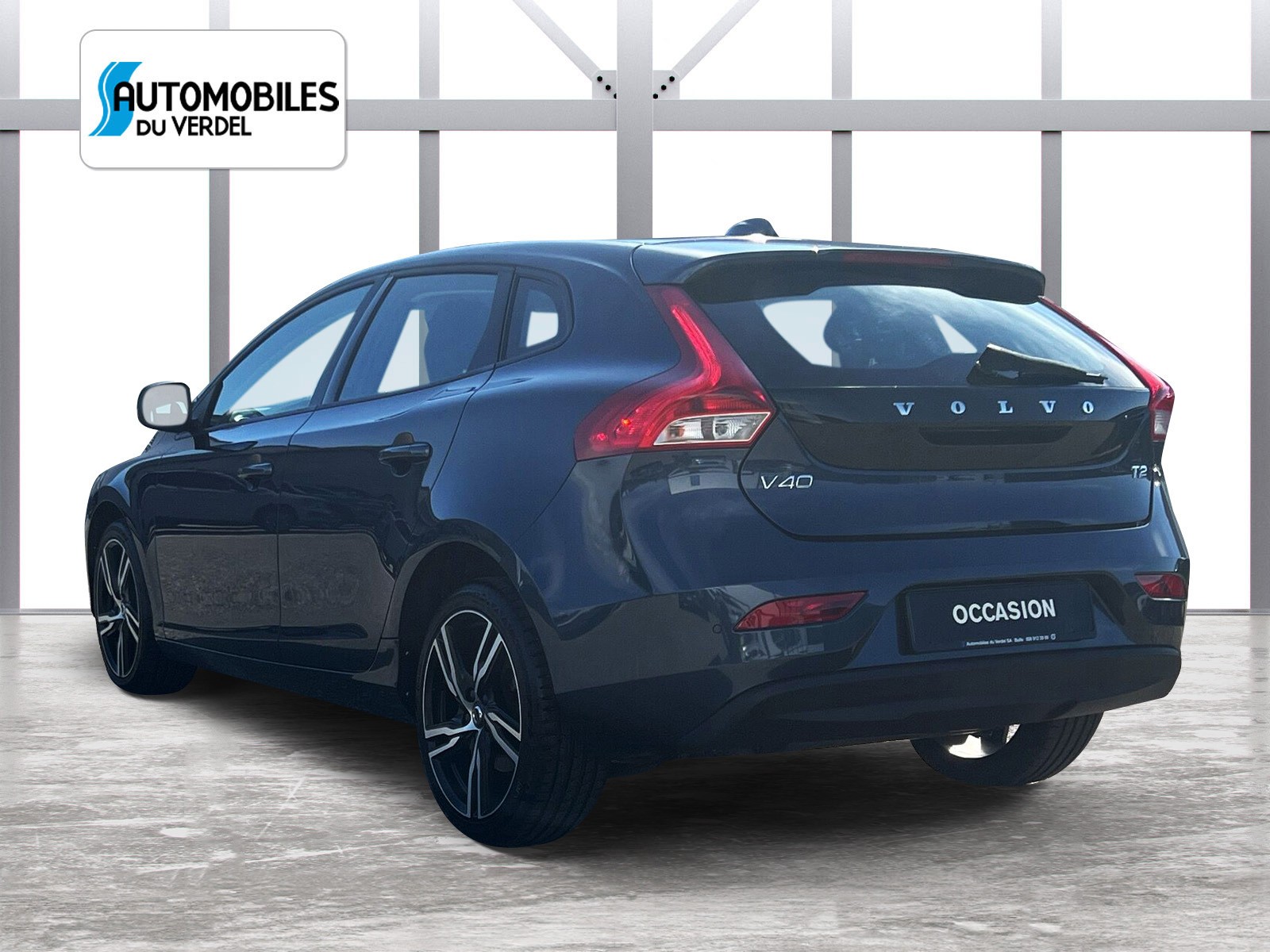 VOLVO V40 1.5 T2 Momentum S/S-image-2