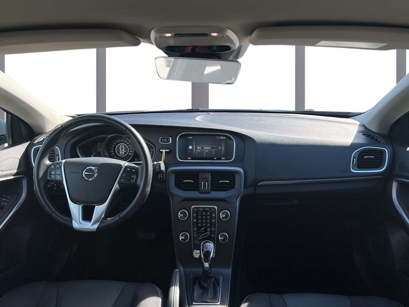 VOLVO V40 1.5 T2 Momentum S/S-image-8