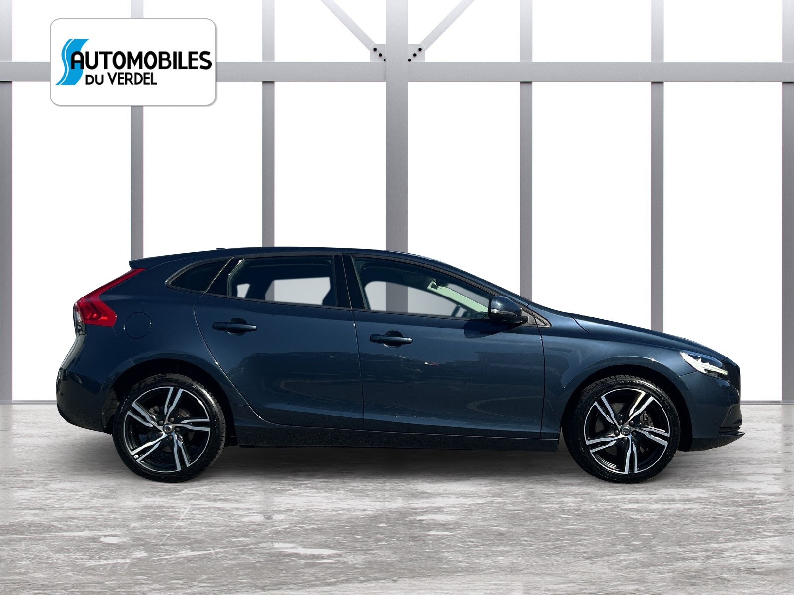 VOLVO V40 1.5 T2 Momentum S/S-image-5