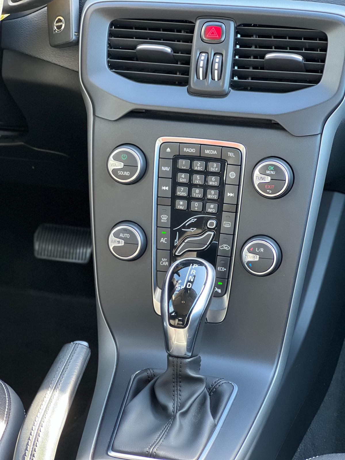 VOLVO V40 1.5 T2 Momentum S/S-image-9