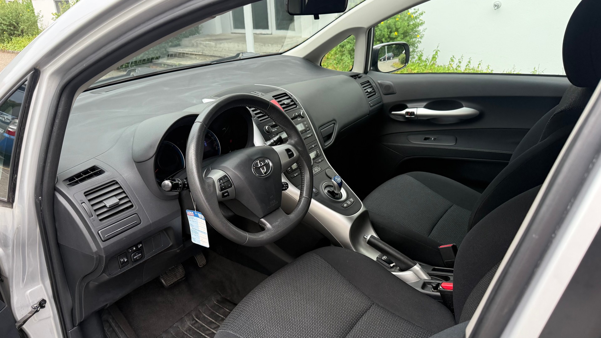 TOYOTA Auris 1.8 16V HSD Linea Luna-image-9