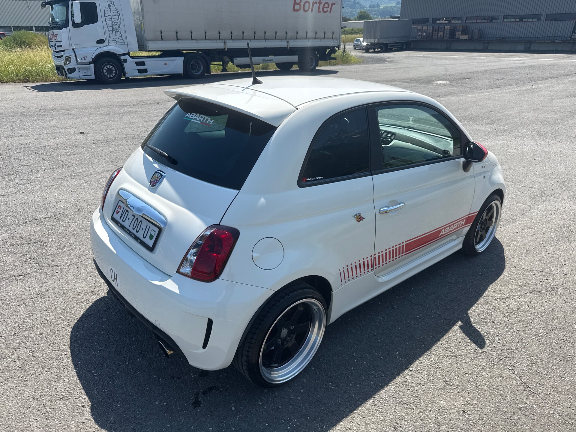 FIAT 500 1.4 16V Turbo Abarth-image-4