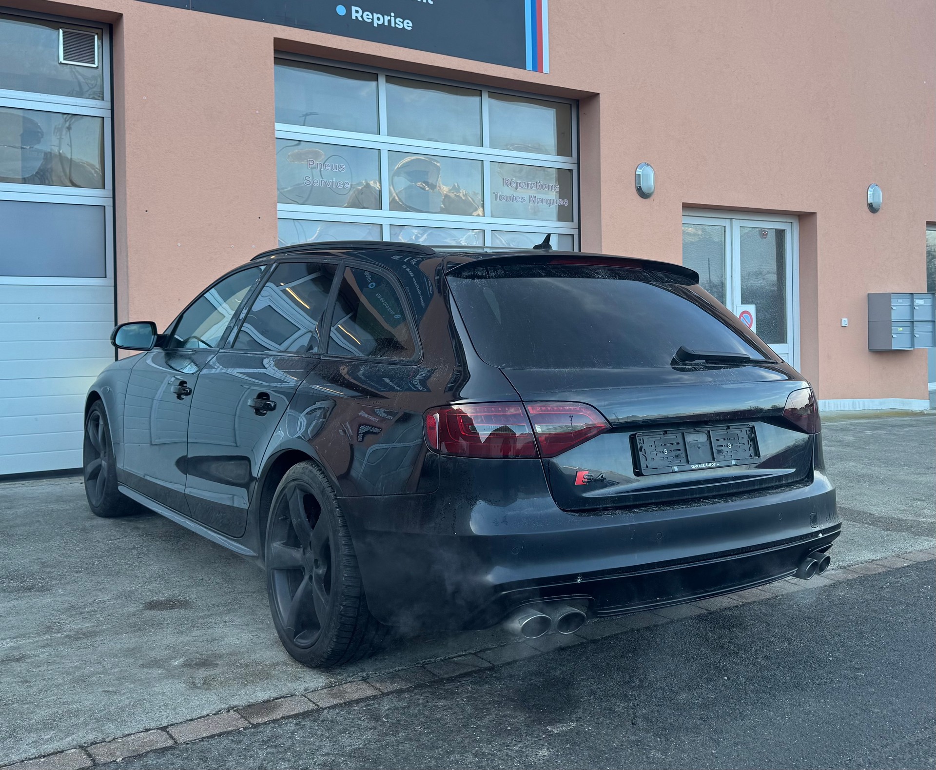 AUDI S4 Avant 3.0 TFSI quattro S-tronic-image-3