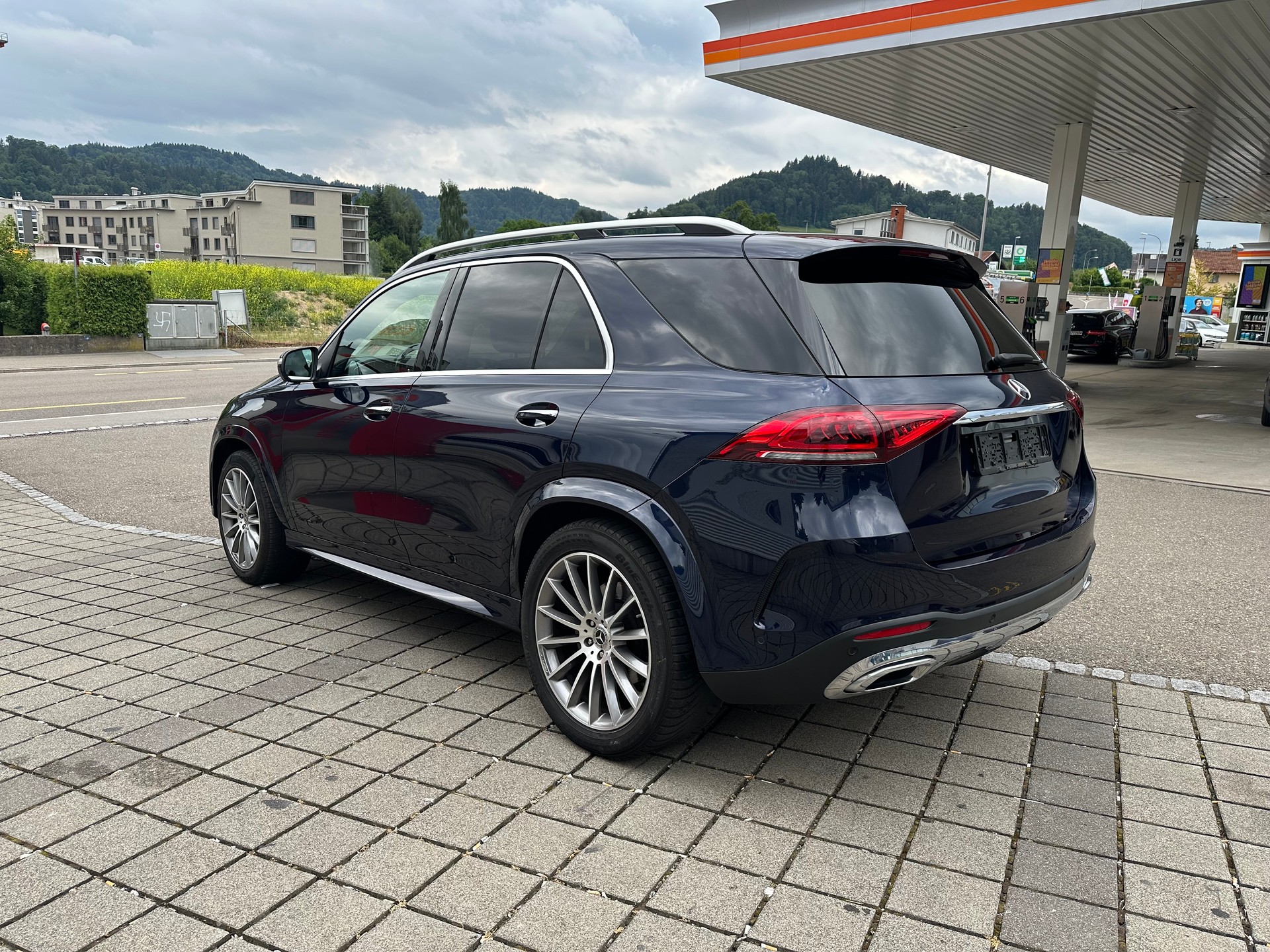 MERCEDES-BENZ GLE 300 d 4Matic AMG Line 9G-Tronic-image-2