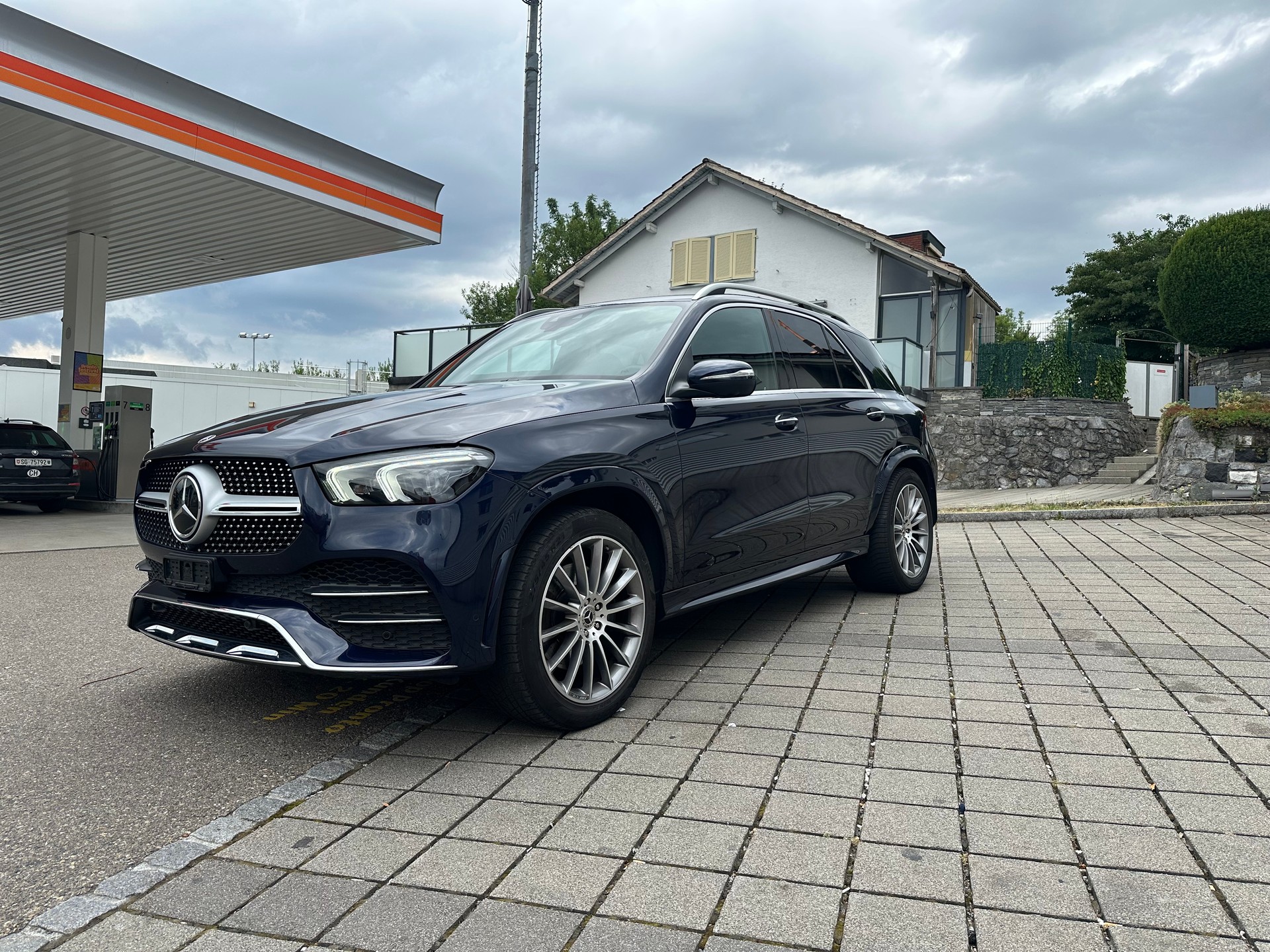 MERCEDES-BENZ GLE 300 d 4Matic AMG Line 9G-Tronic-image-0