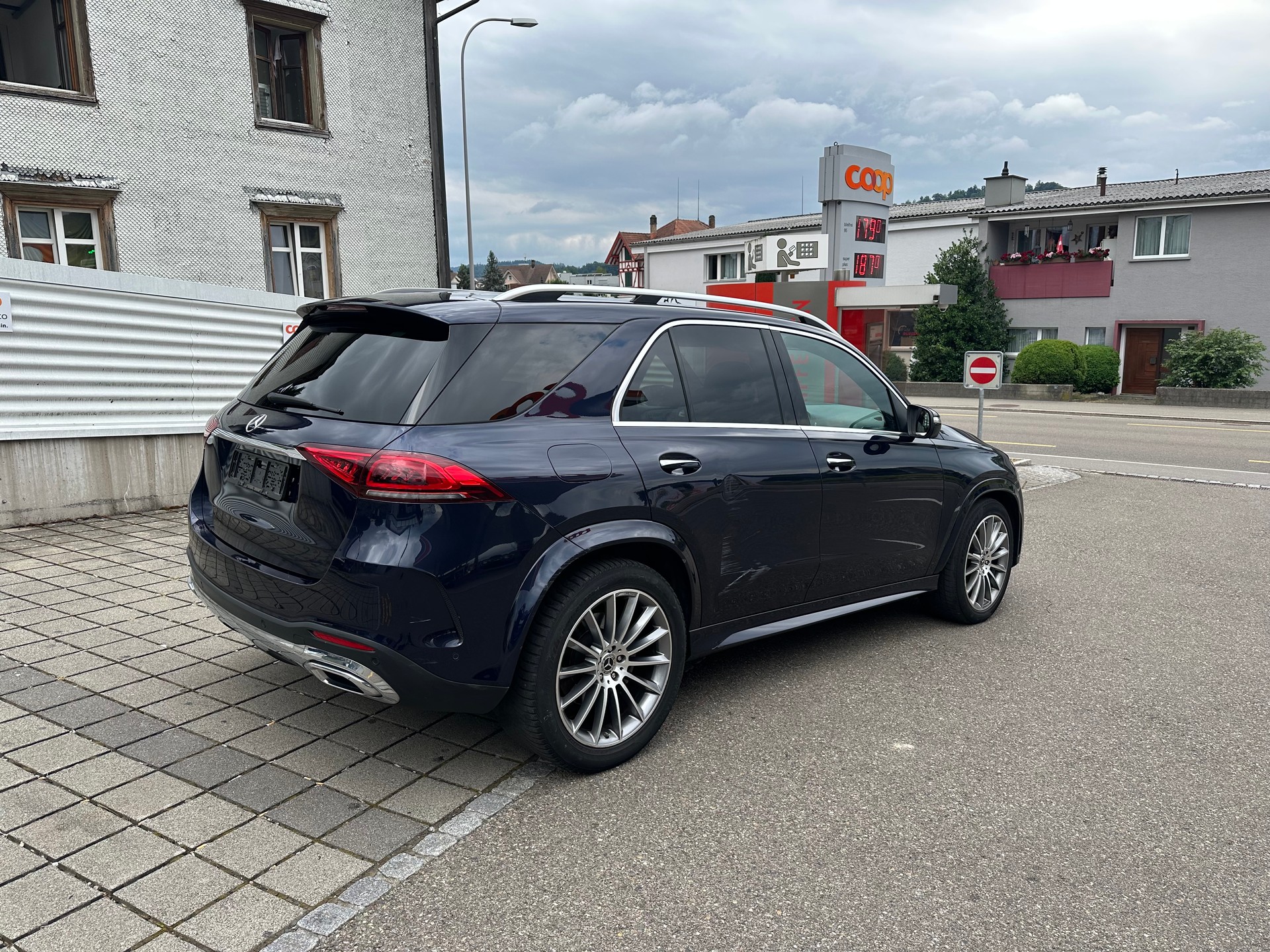 MERCEDES-BENZ GLE 300 d 4Matic AMG Line 9G-Tronic-image-3