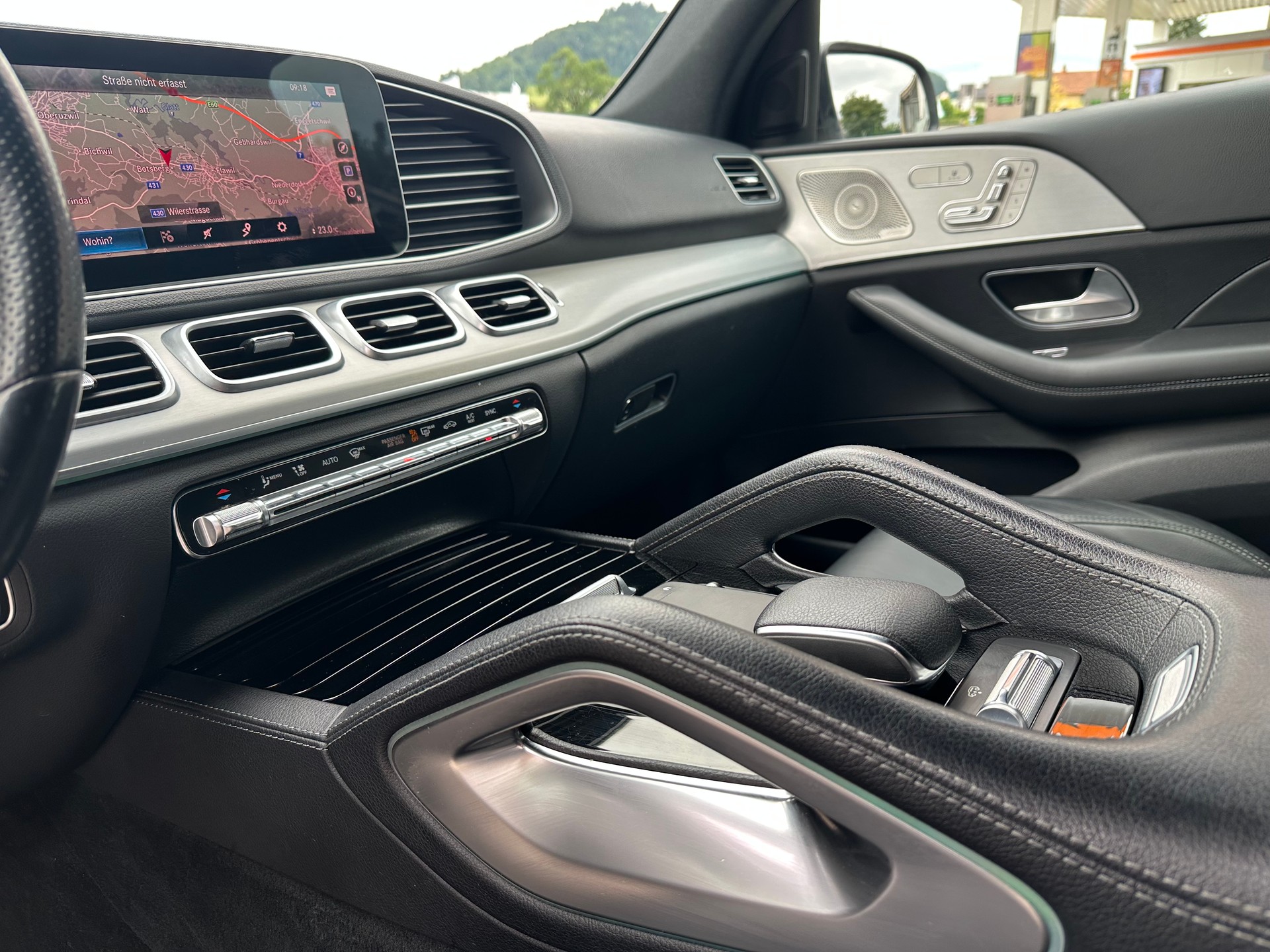 MERCEDES-BENZ GLE 300 d 4Matic AMG Line 9G-Tronic-image-8
