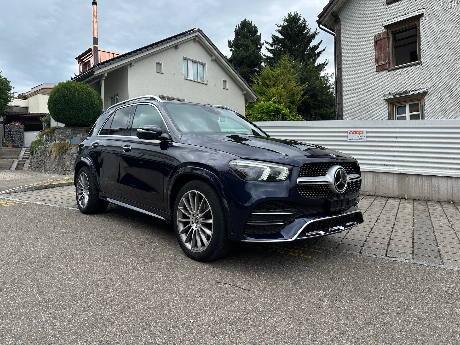 MERCEDES-BENZ GLE 300 d 4Matic AMG Line 9G-Tronic-image-1