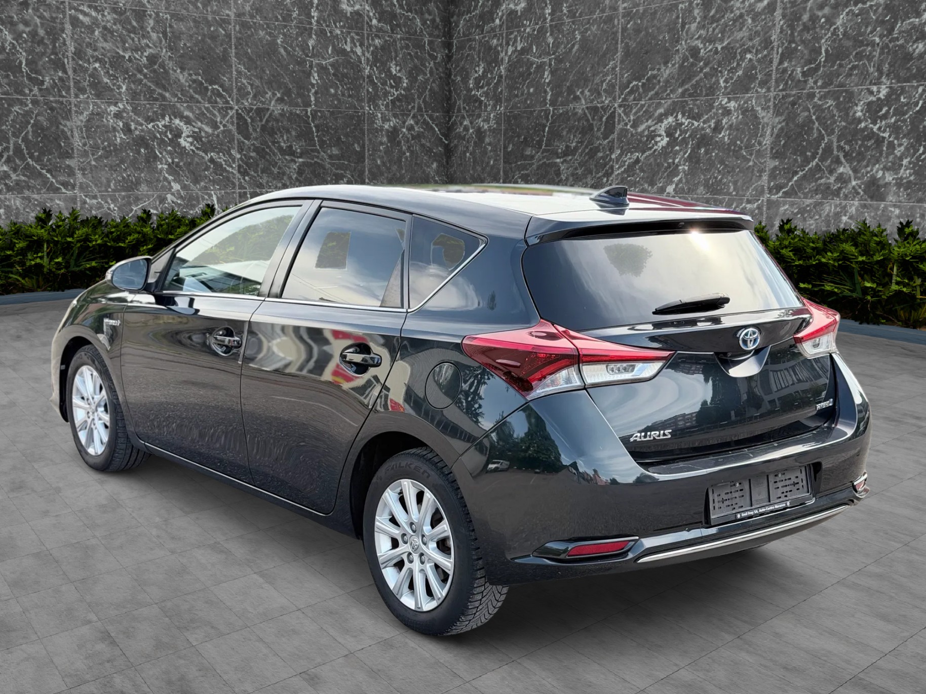 TOYOTA Auris 1.8 HSD Premium e-CVT-image-3
