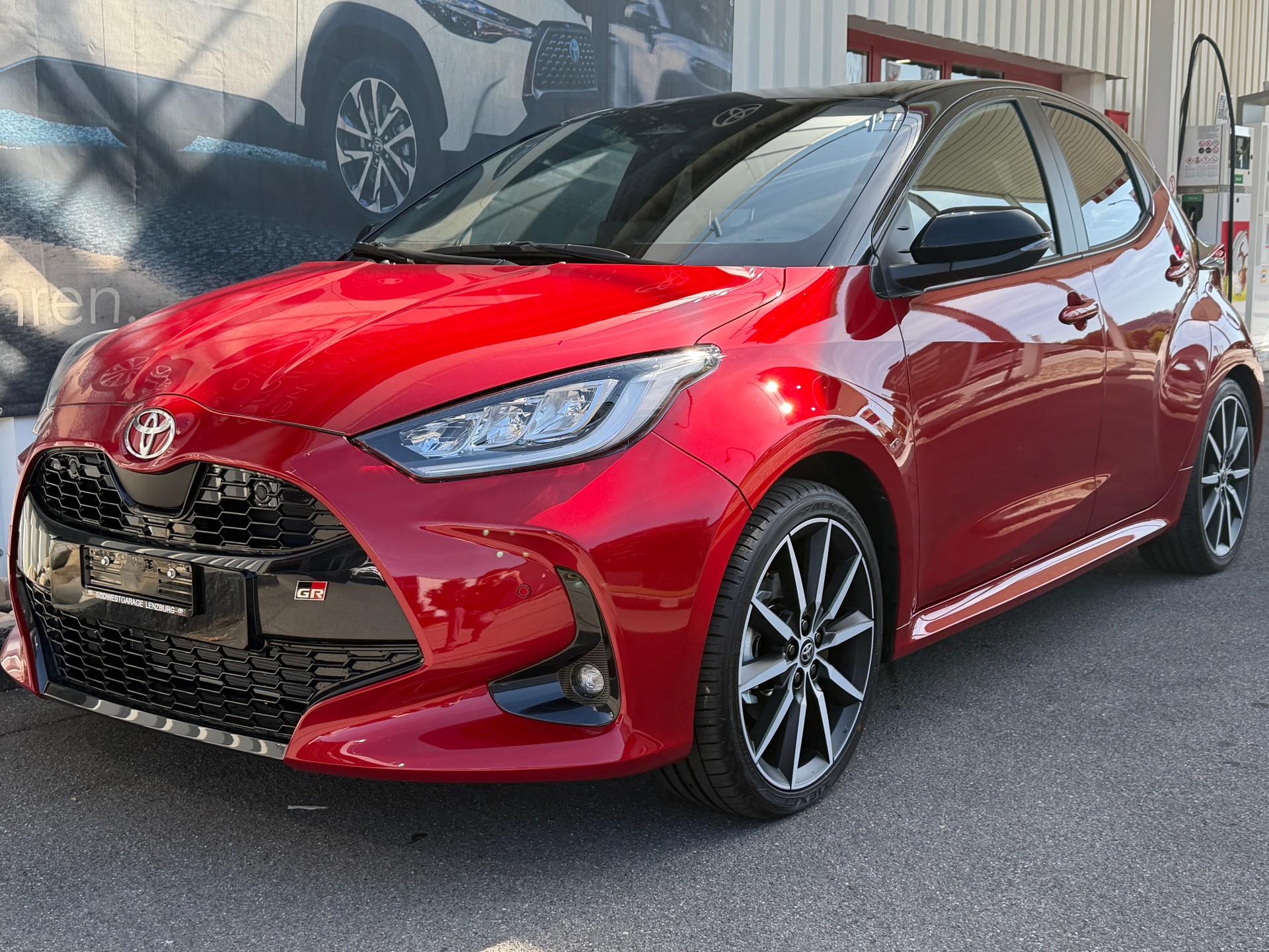 TOYOTA Yaris 1.5 GR Sport e-CVT-image-2