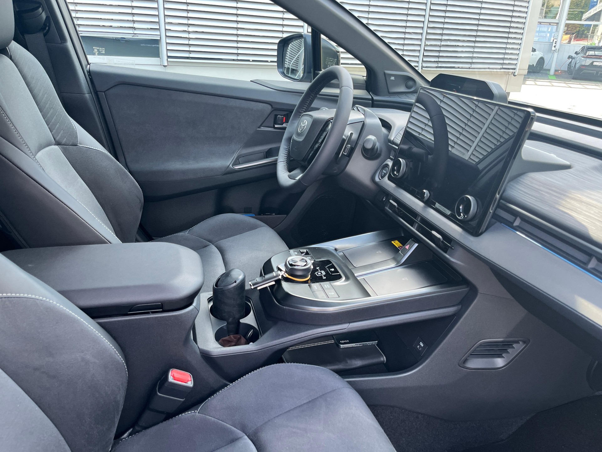 TOYOTA C-HR+ Premium AWD-image-9