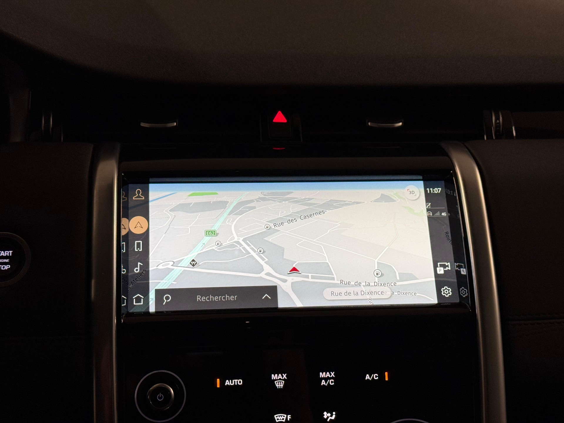 LAND ROVER Discovery Sport 2.0 TD4 165 SE-image-15