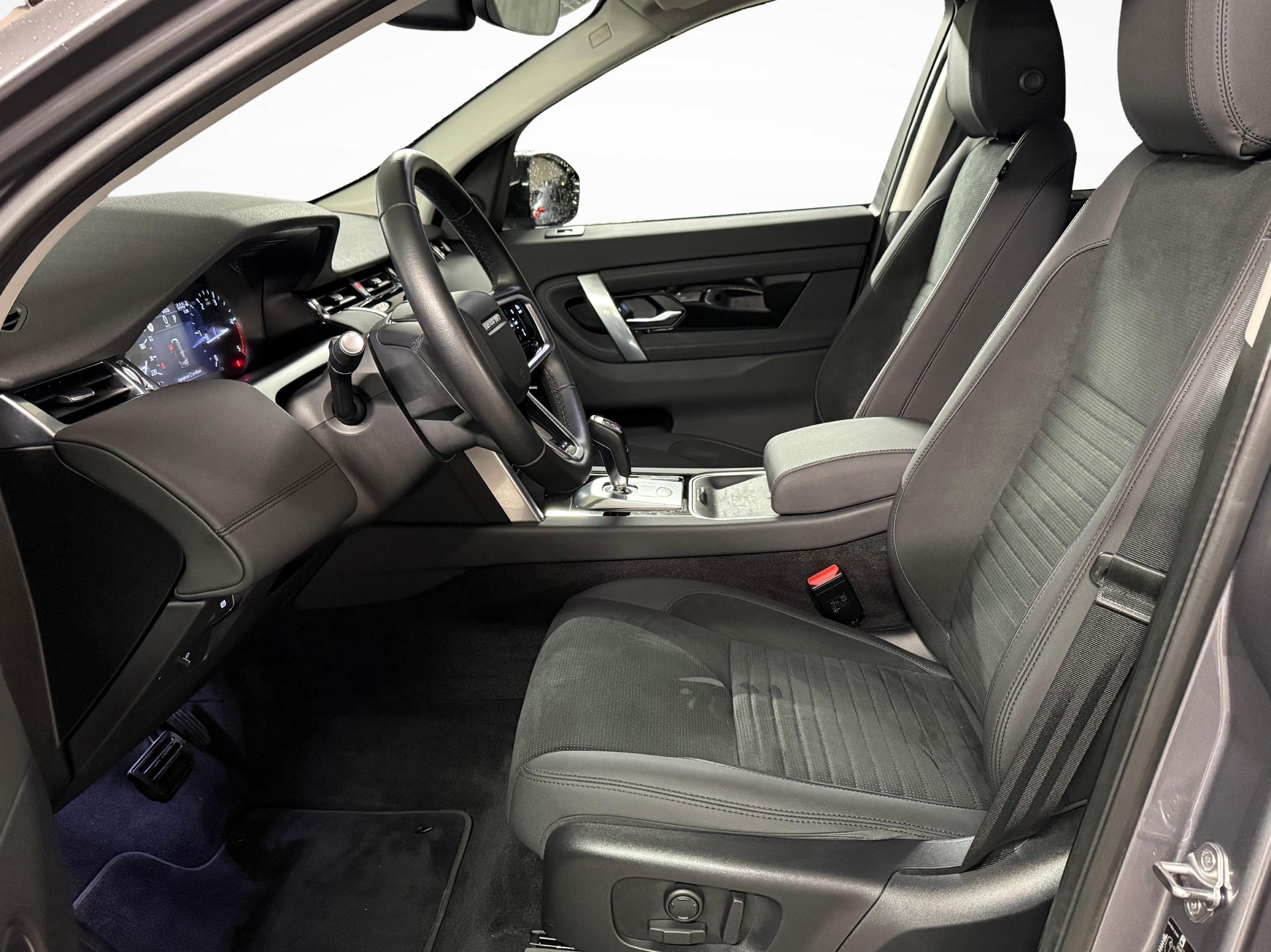 LAND ROVER Discovery Sport 2.0 TD4 165 SE-image-11