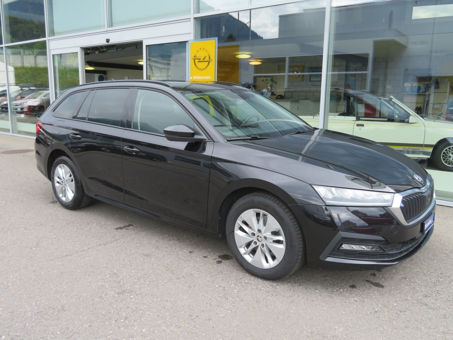 SKODA Octavia Combi 2.0 TDI DSG Ambition 4x4-image-4