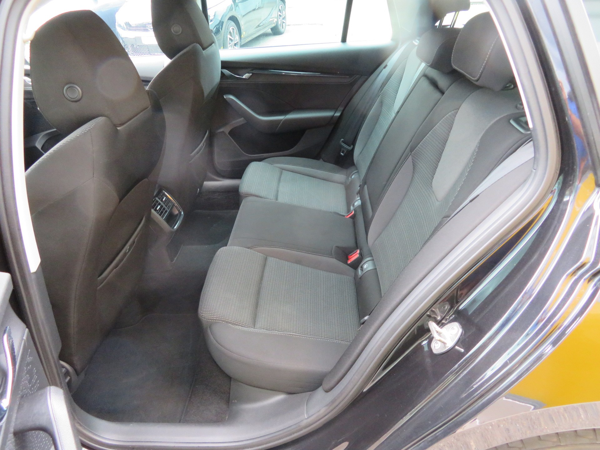 SKODA Octavia Combi 2.0 TDI DSG Ambition 4x4-image-7