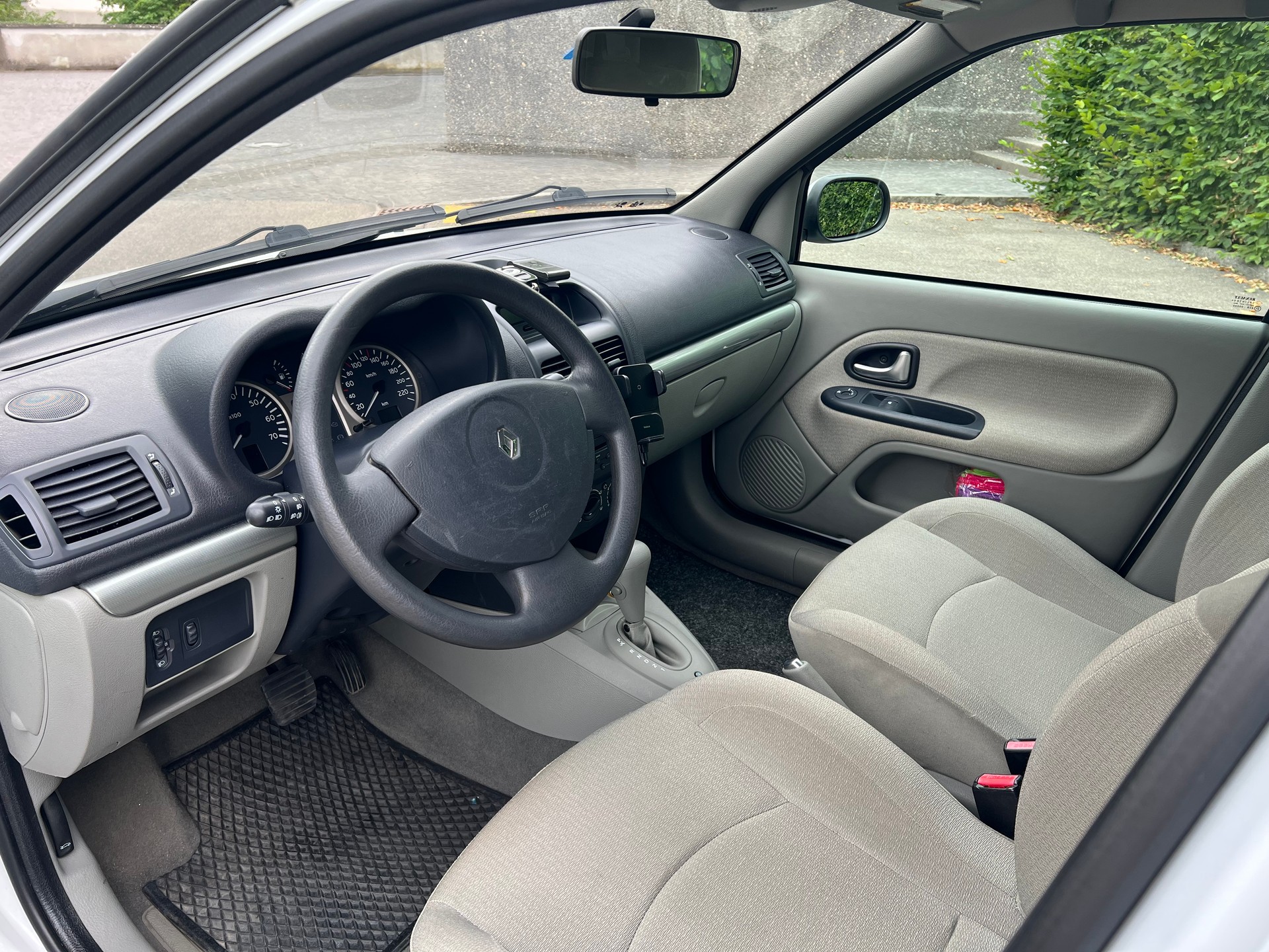 RENAULT 1.4 16V Privilège-image-5