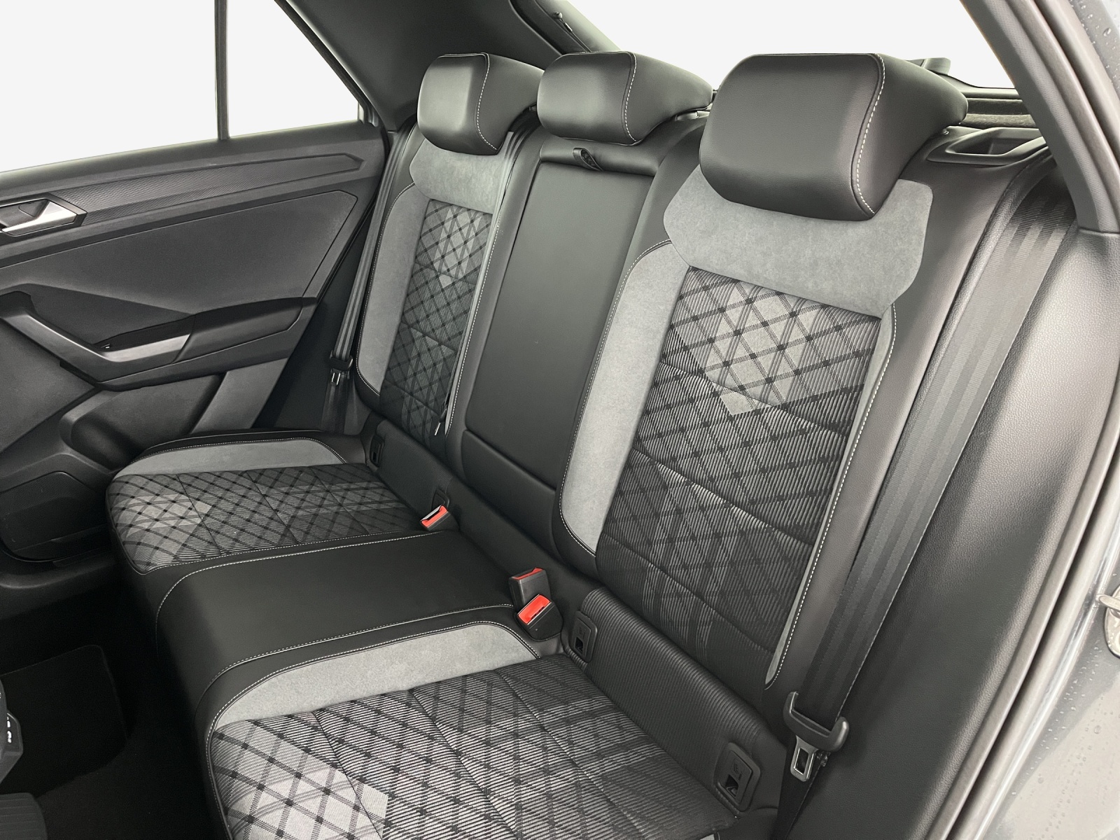 VW T-Roc 2.0 TSI R-Line DSG 4Motion-image-11