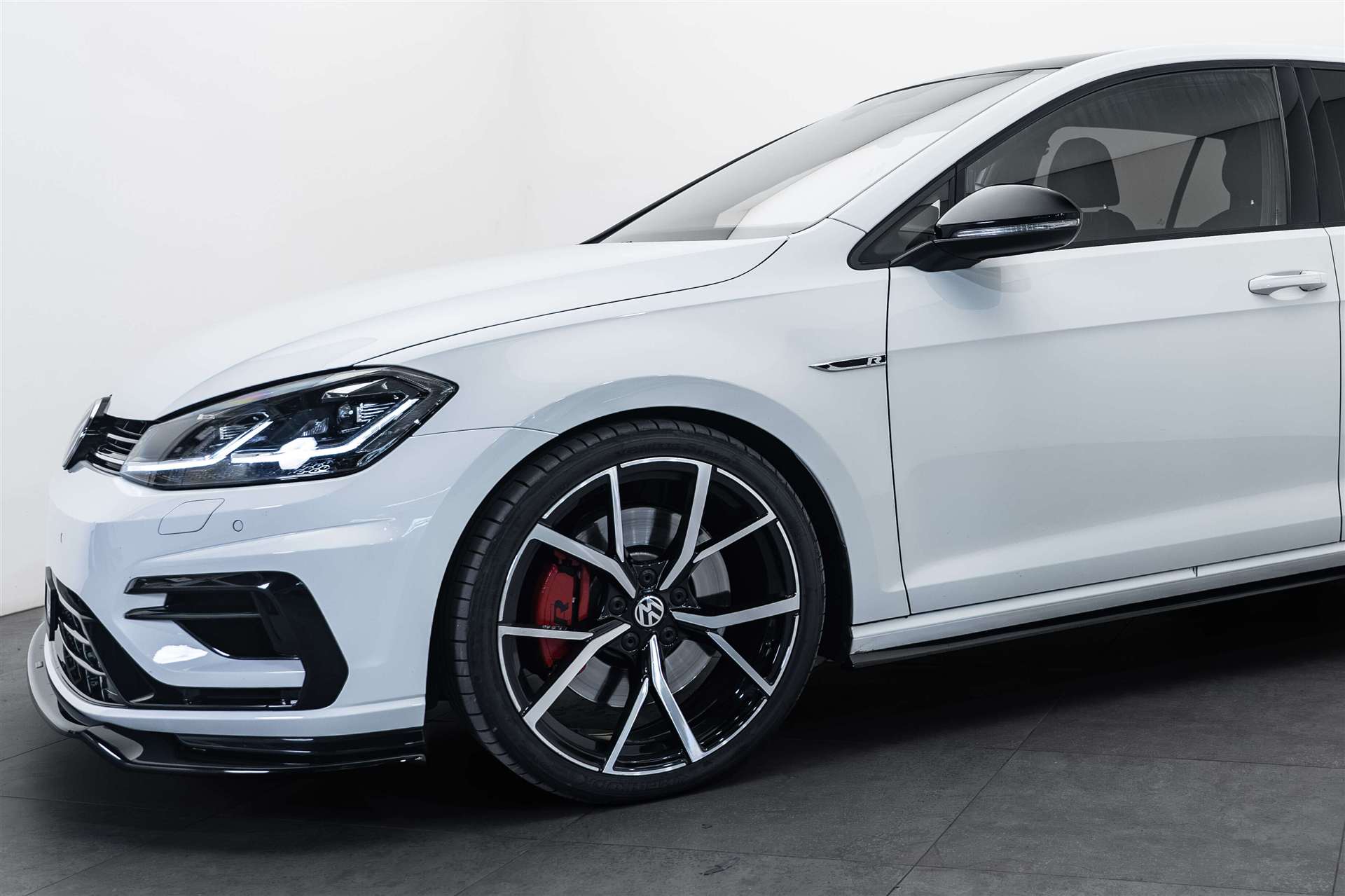 VW Golf 2.0 TSI R 4Motion DSG 300PS-image-1