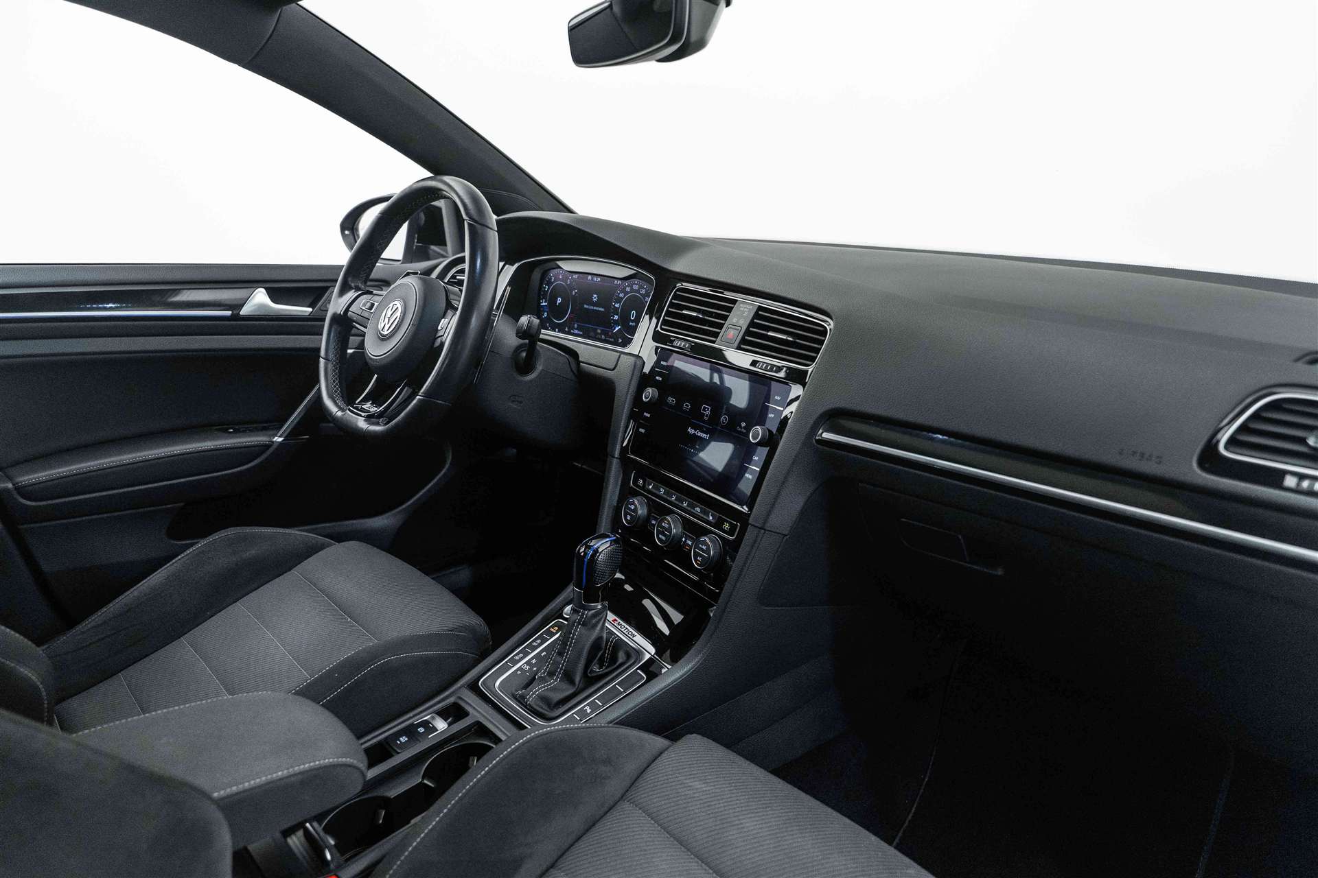 VW Golf 2.0 TSI R 4Motion DSG 300PS-image-10