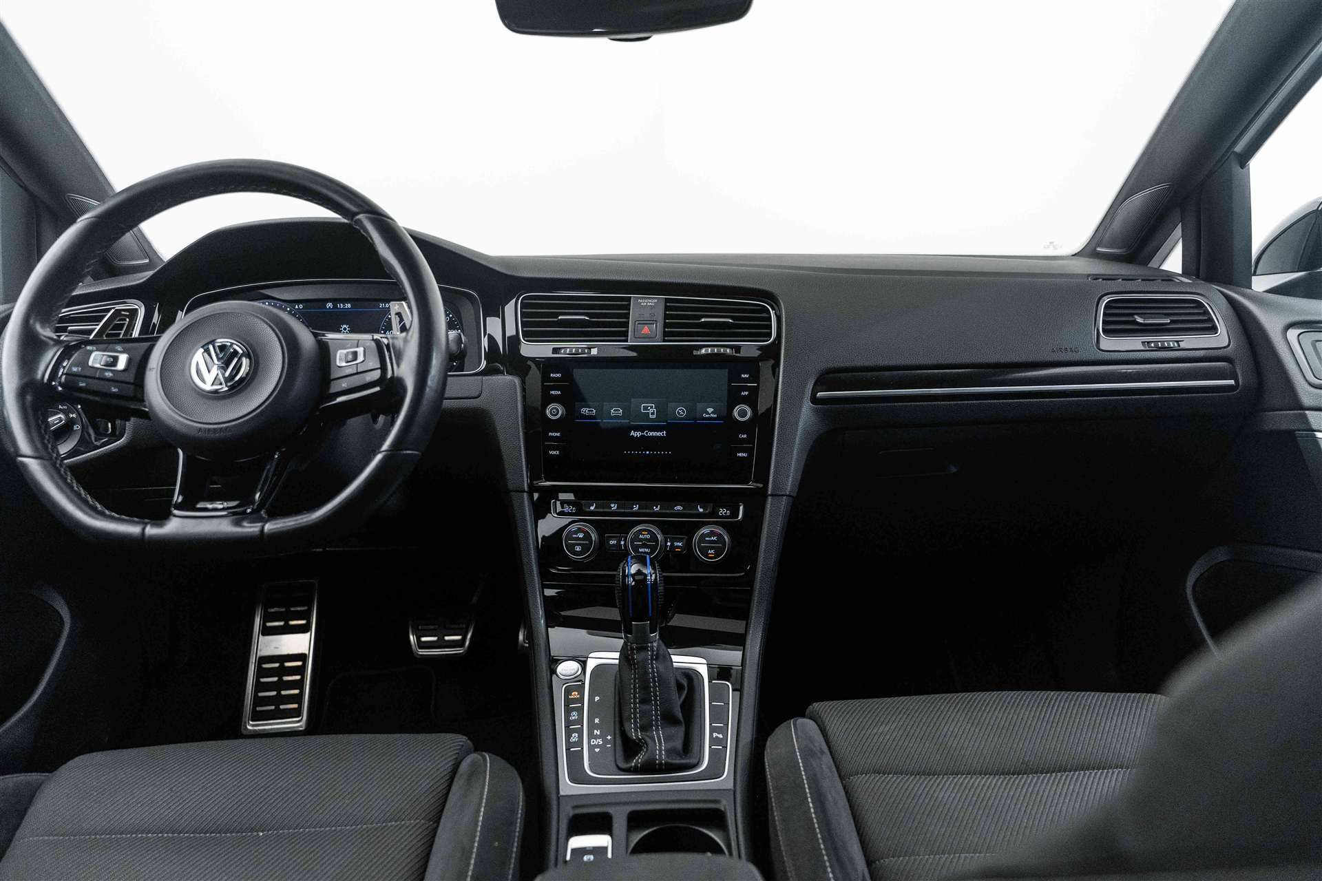 VW Golf 2.0 TSI R 4Motion DSG 300PS-image-8