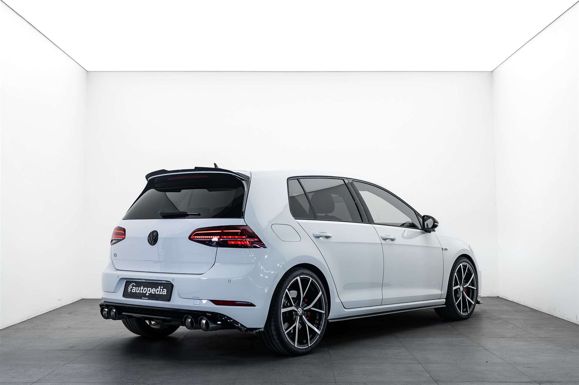 VW Golf 2.0 TSI R 4Motion DSG 300PS-image-2