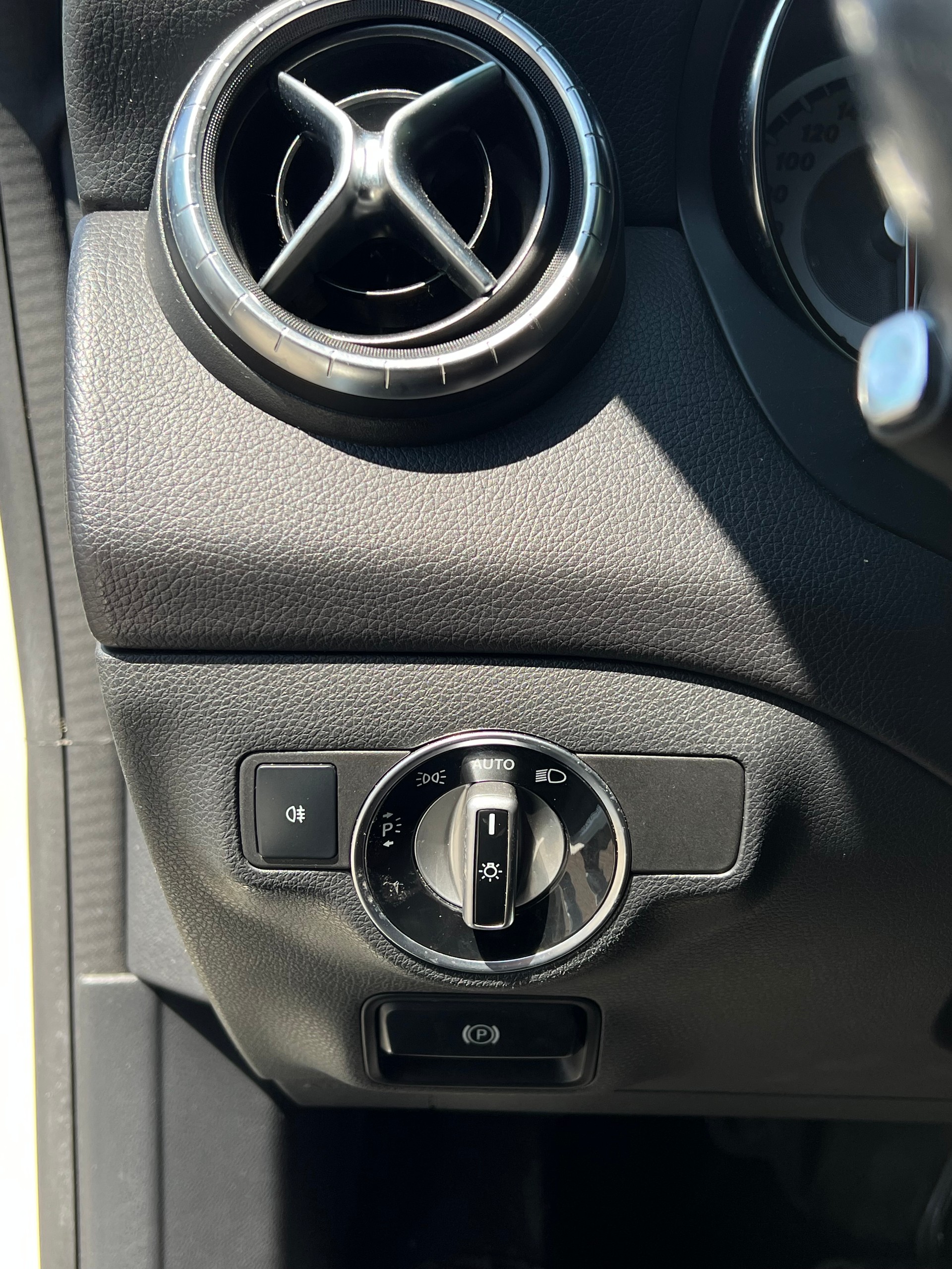 MERCEDES-BENZ CLA 250 Sport 7G-DCT 4Matic-image-10