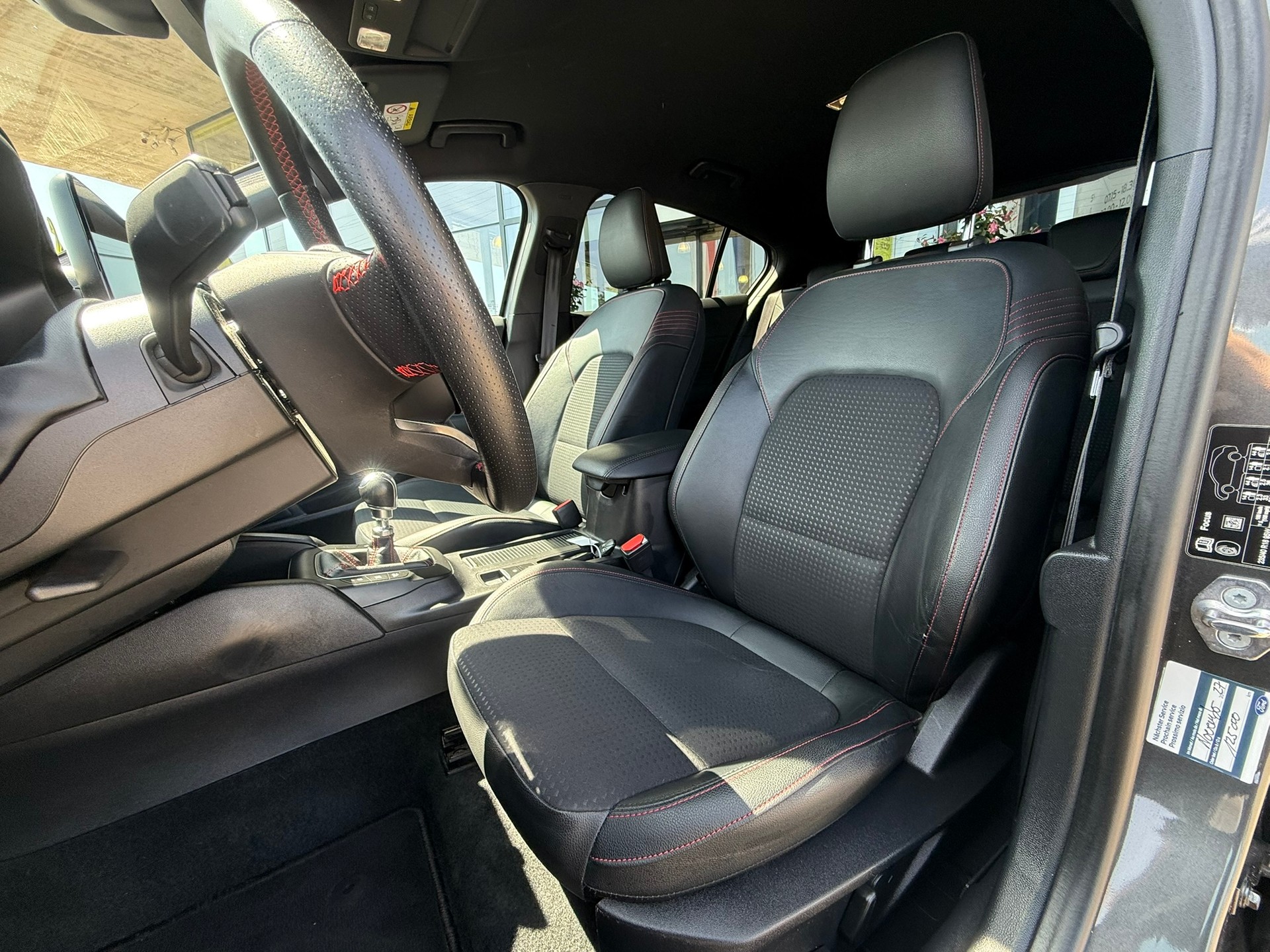 FORD Focus 1.5 SCTi ST Line-image-6