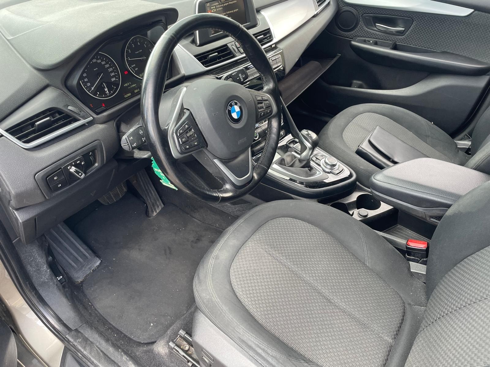 BMW 218i Active Tourer Steptronic-image-5