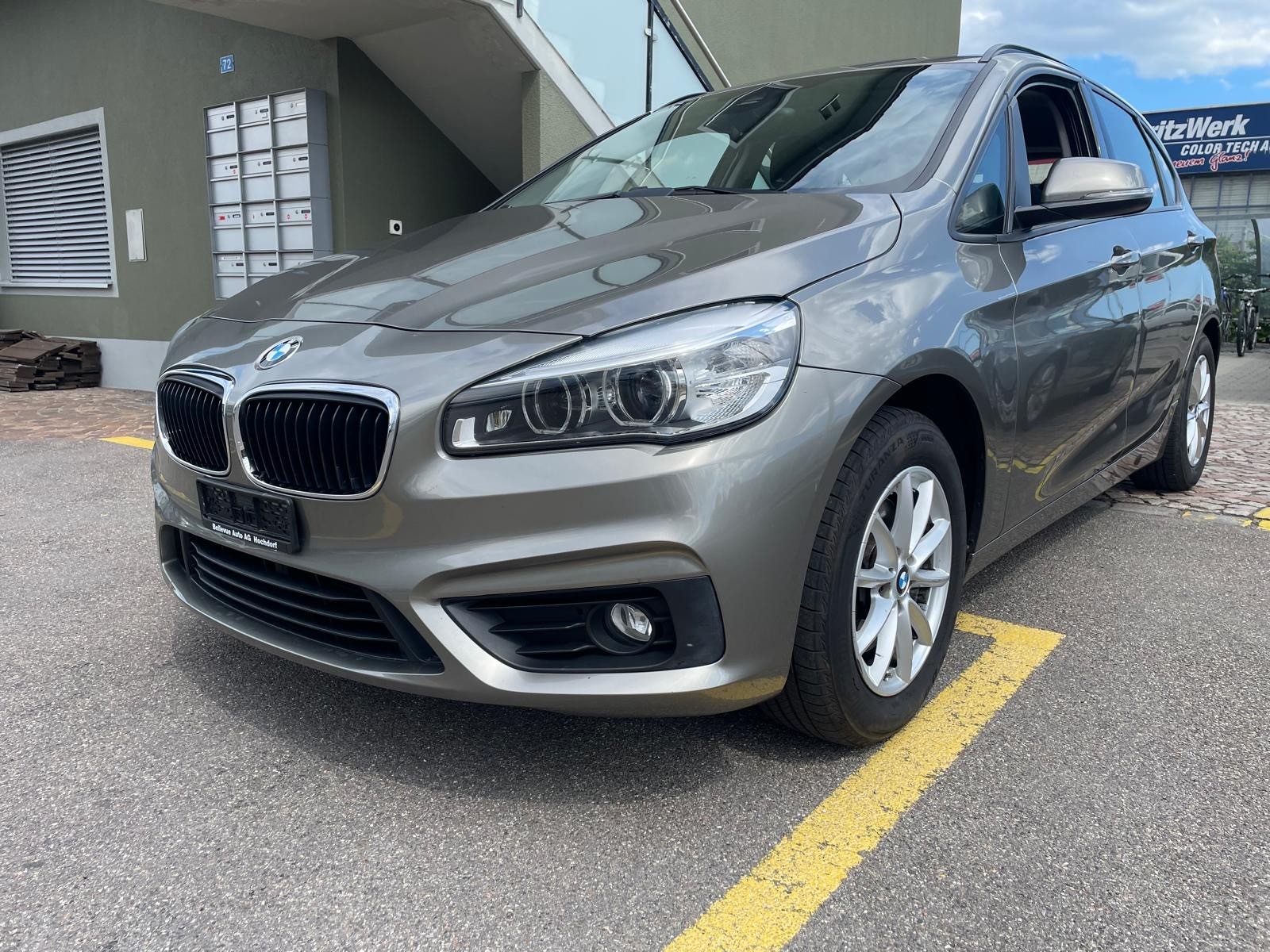 BMW 218i Active Tourer Steptronic-image-0