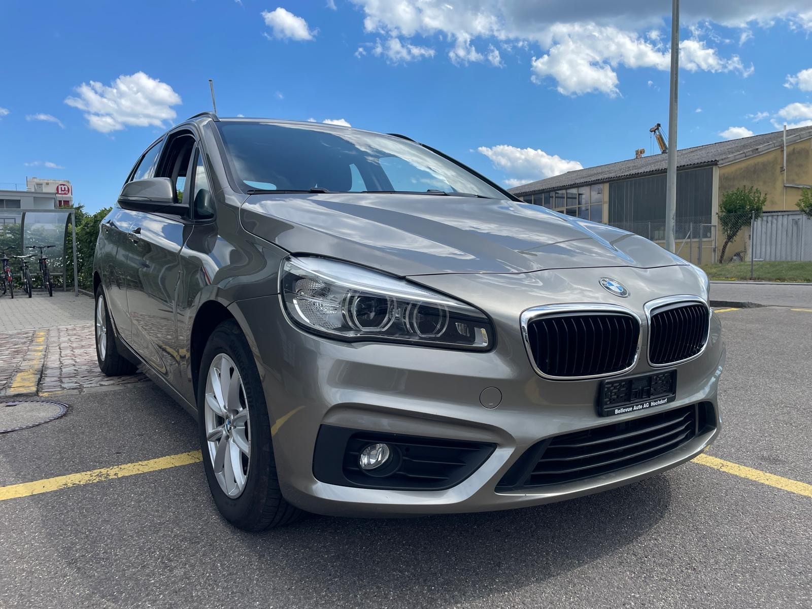 BMW 218i Active Tourer Steptronic-image-1