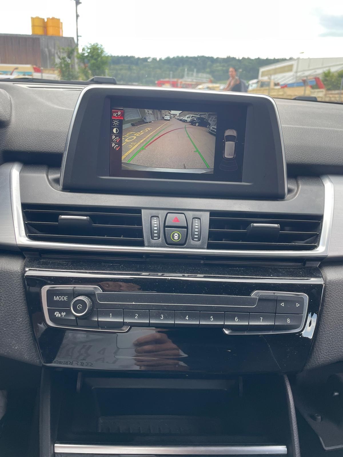 BMW 218i Active Tourer Steptronic-image-7