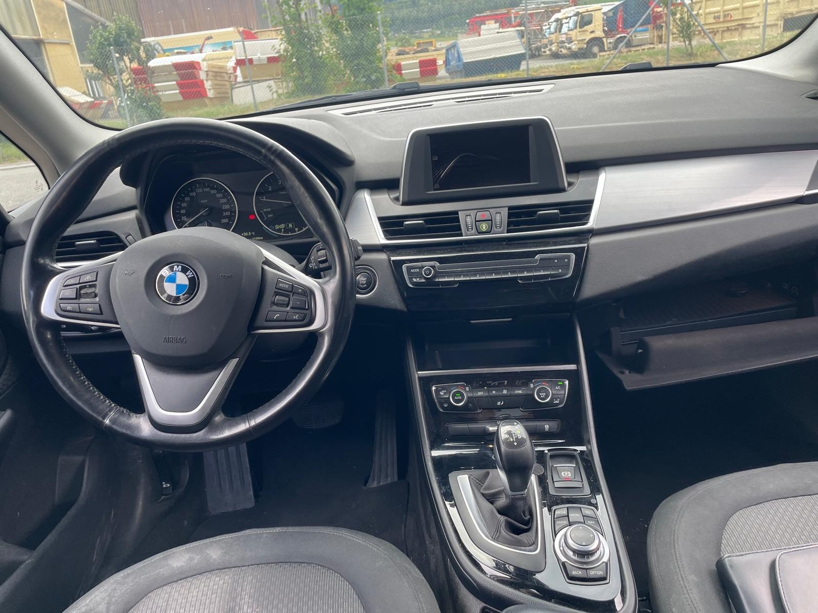 BMW 218i Active Tourer Steptronic-image-4
