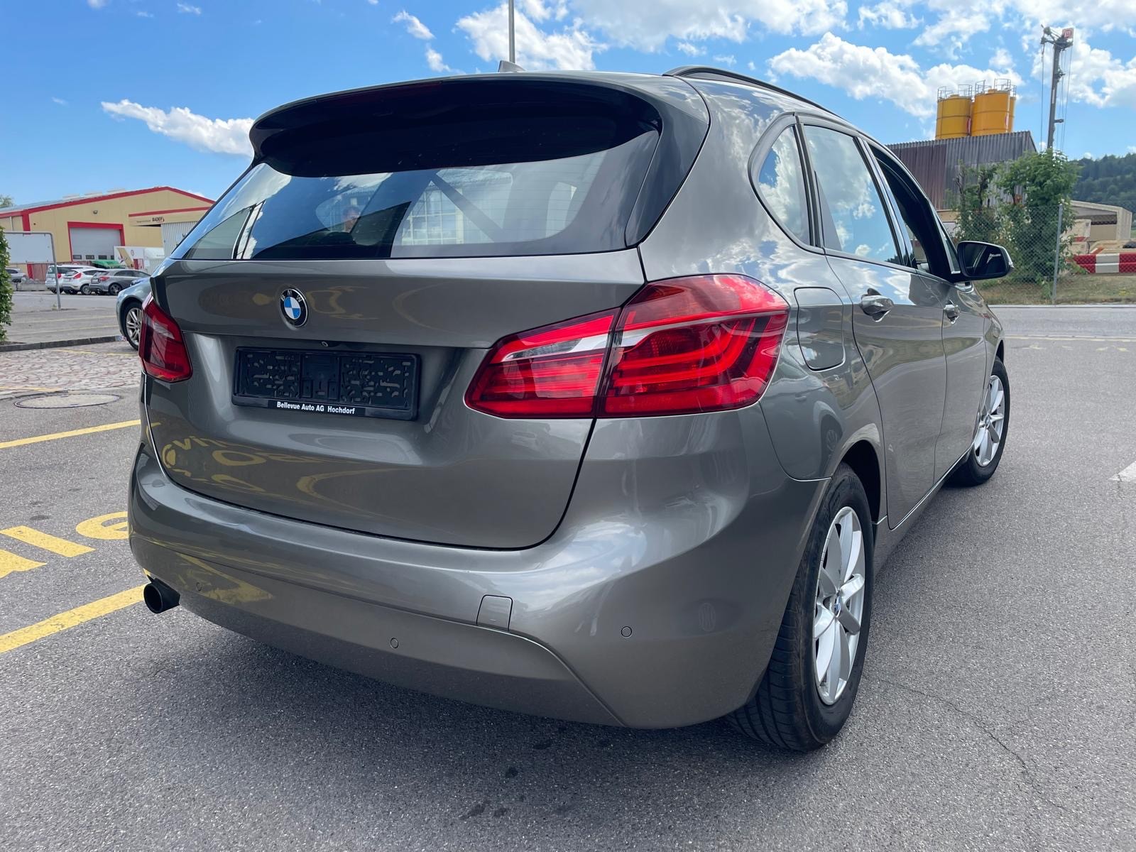 BMW 218i Active Tourer Steptronic-image-2