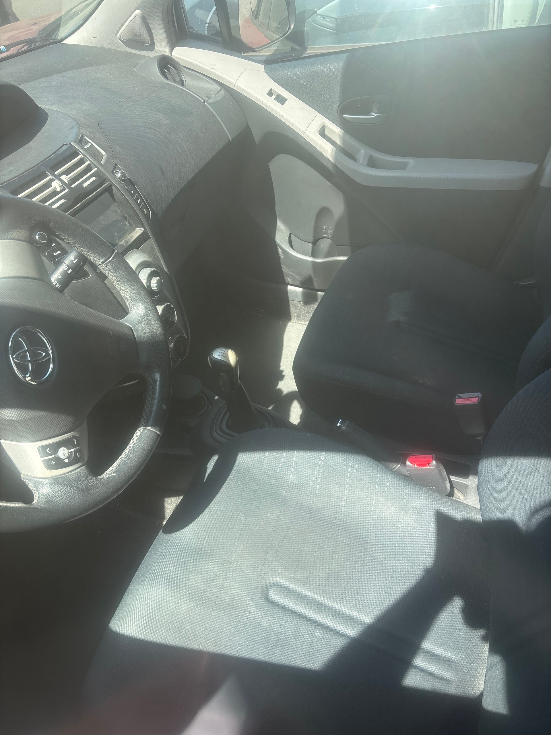 TOYOTA Yaris 1.3 Linea Luna-image-5