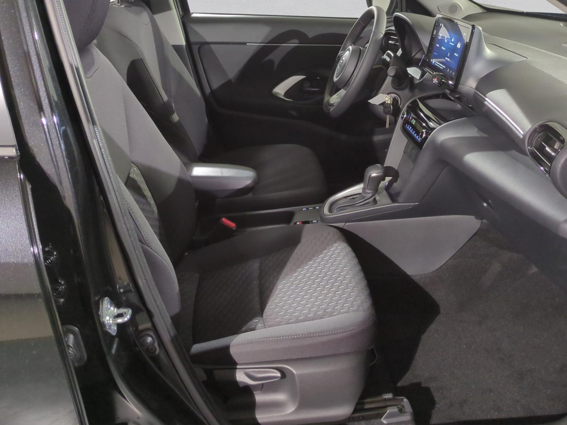 TOYOTA Yaris Cross 1.5 Comfort e-CVT-image-16